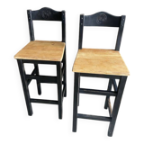 2 chaises de bar en bois
