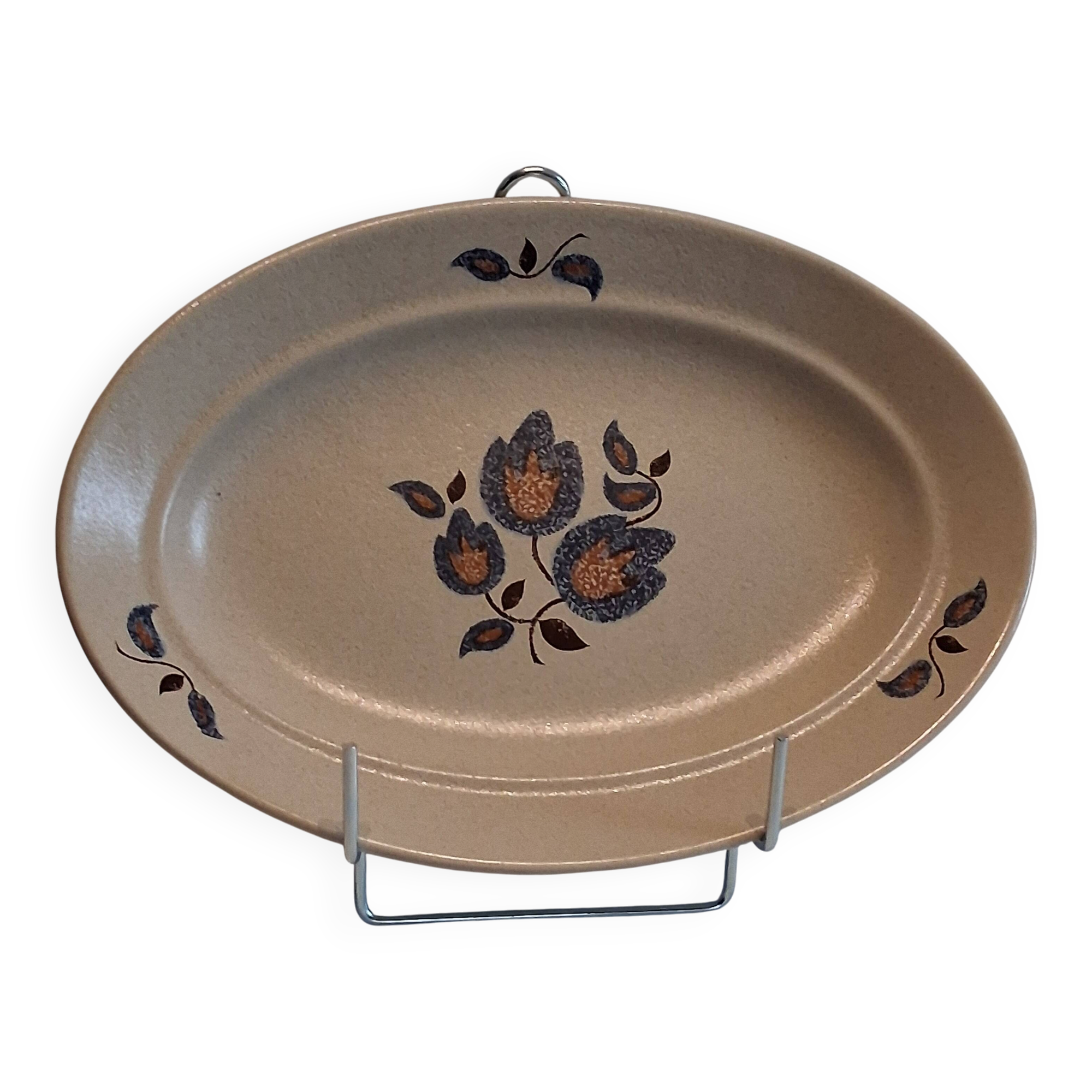 Serving dish from St Amand model "Sologne" in good condition.