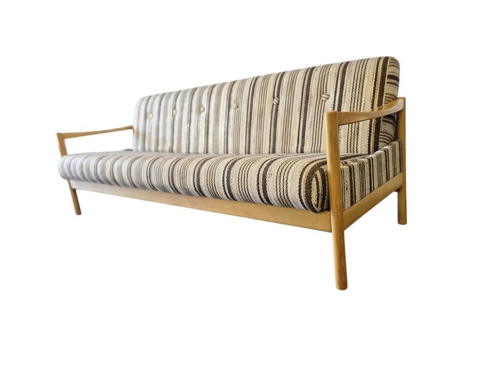 Vintage wooden daybed / canapé / day bed