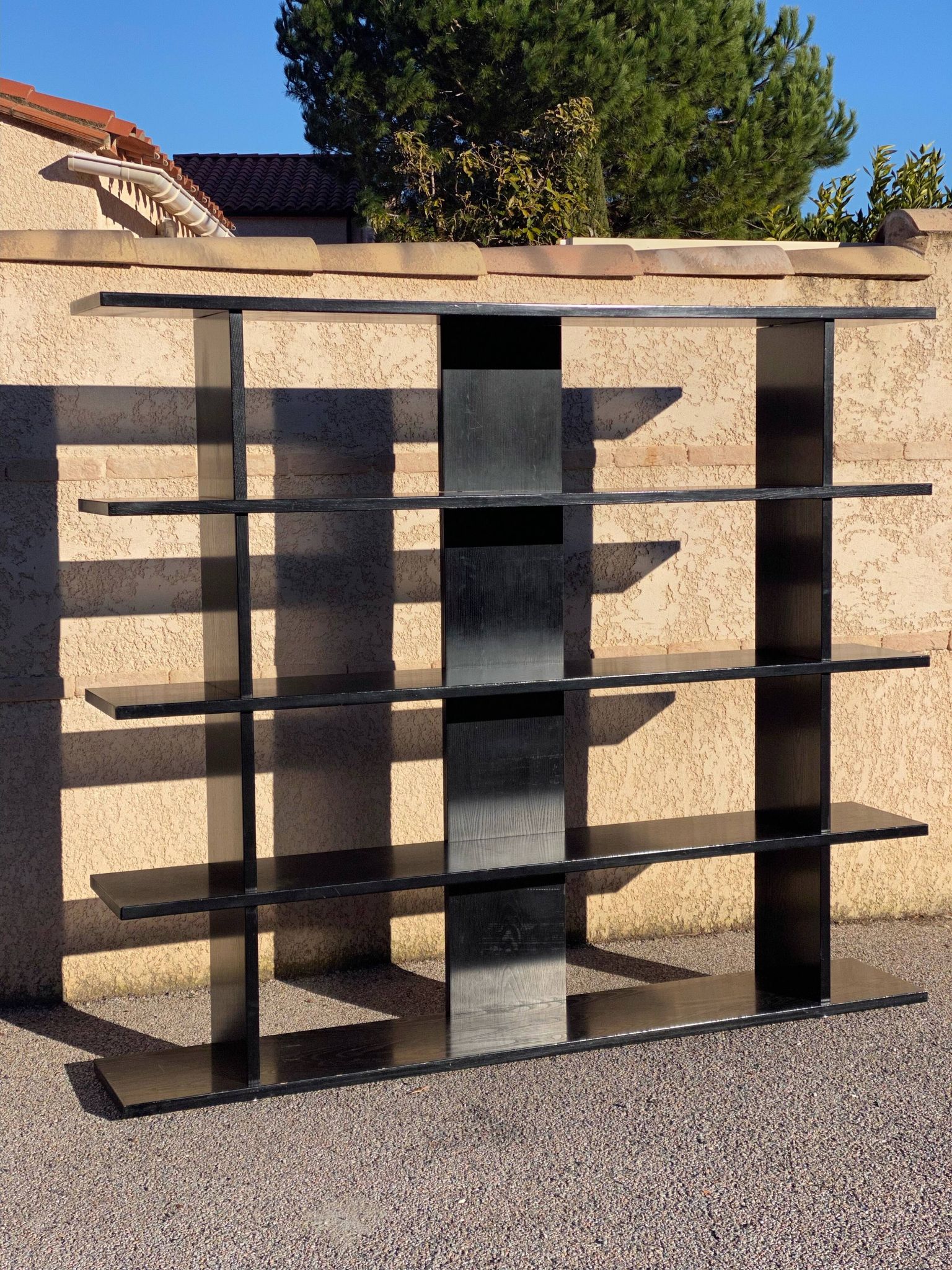 Bookcase, in black lacquered wood, Italian design from 1970