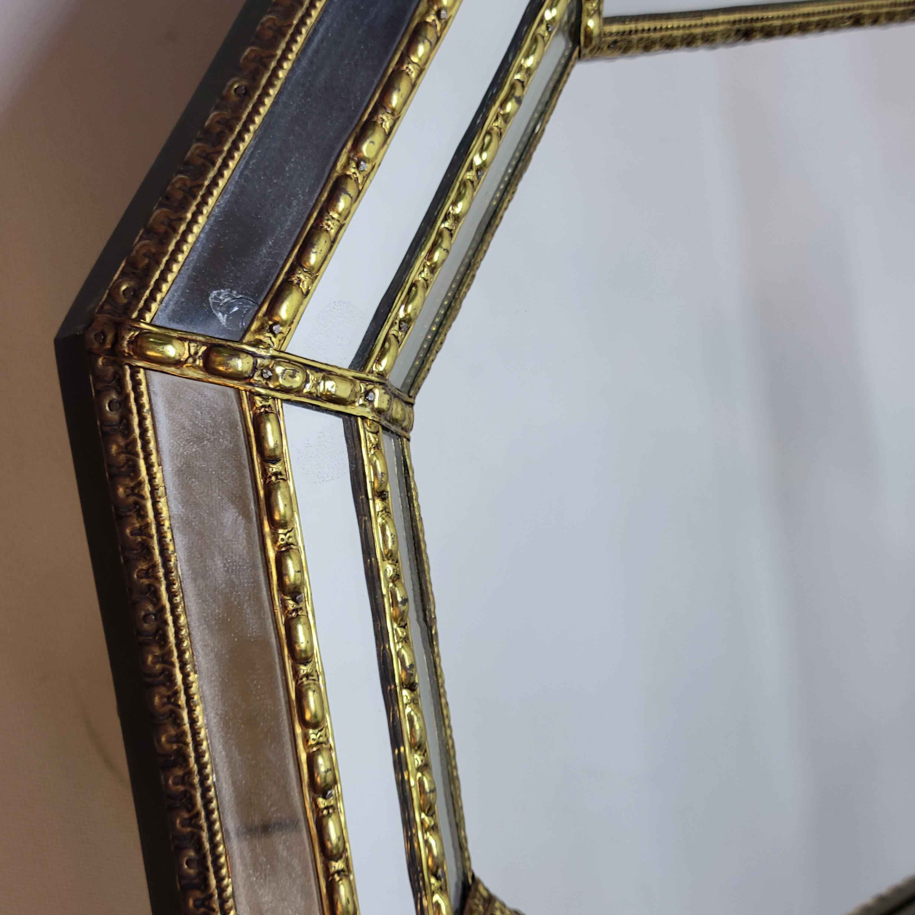 Miroir Mural Octogonal A Facettes Orné De Laiton Style Vénitien