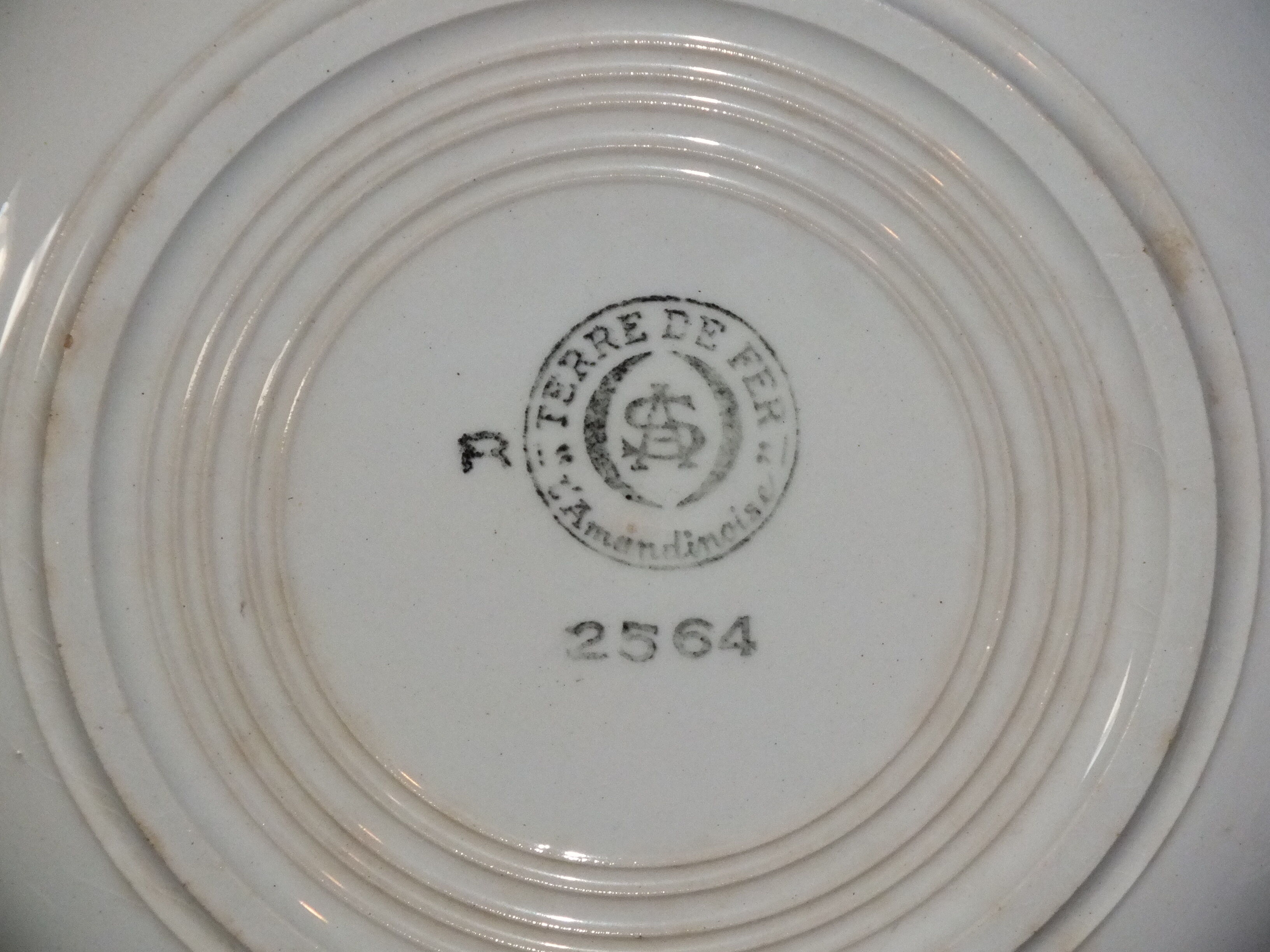 6 Vintage hollow plates - Vika in Iron Land - Sté Amandinoise