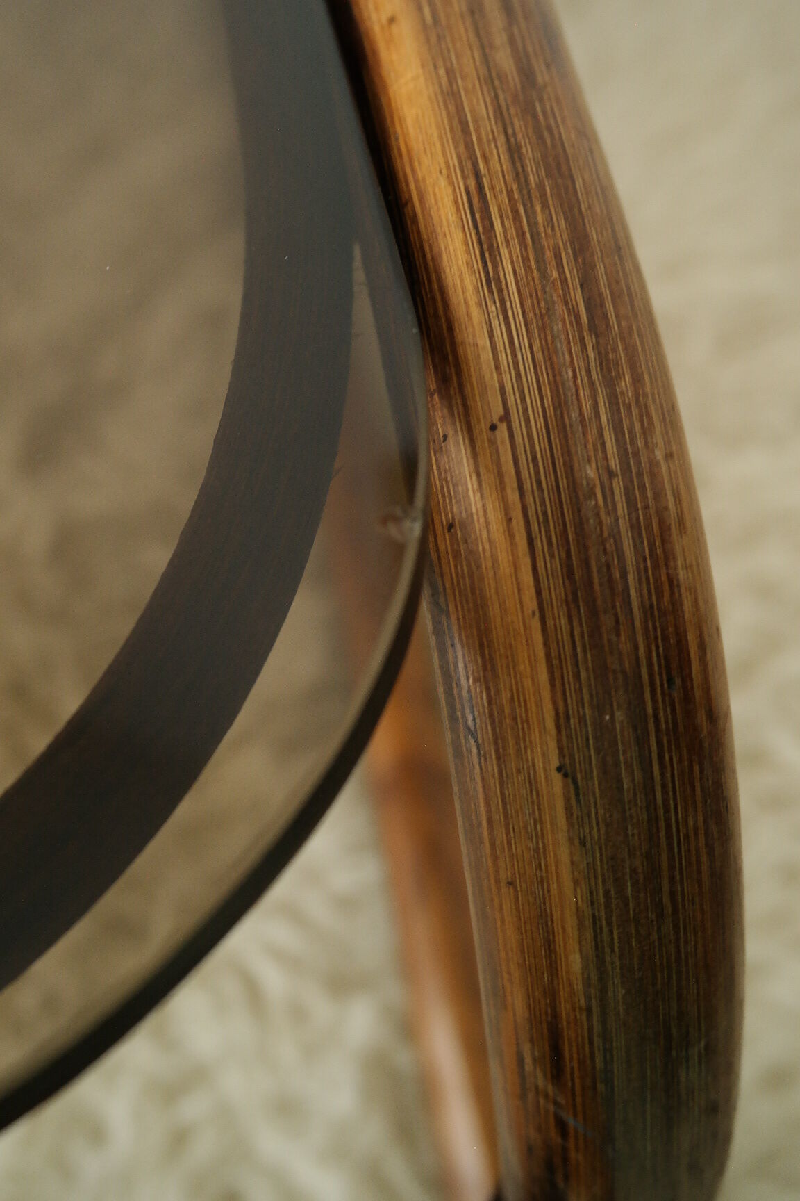 Table basse en bambou et verre fumé vintage