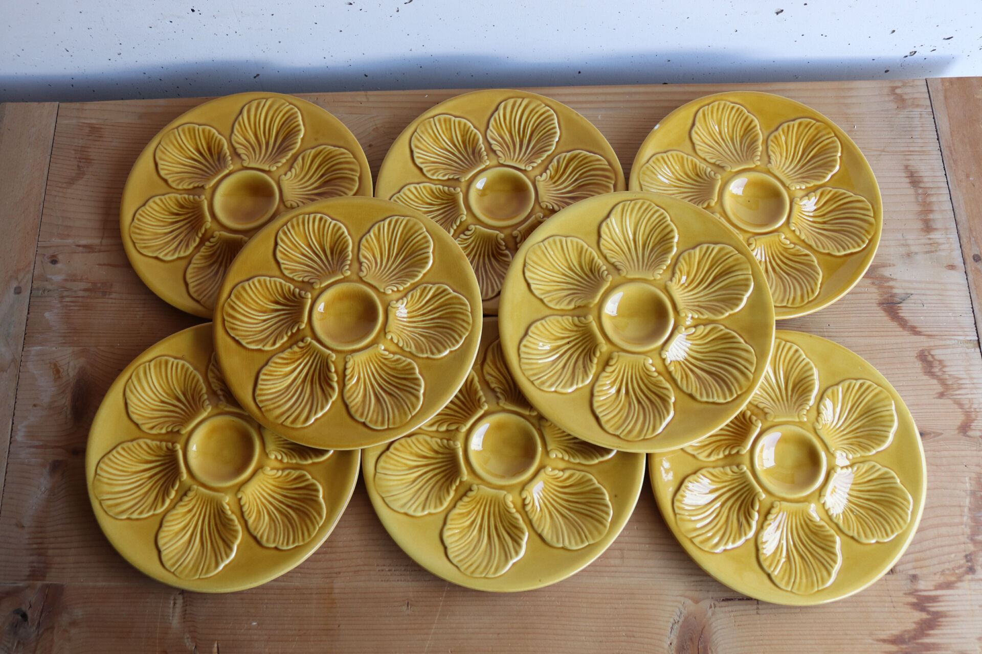 Set of 8 Proceram oyster plates