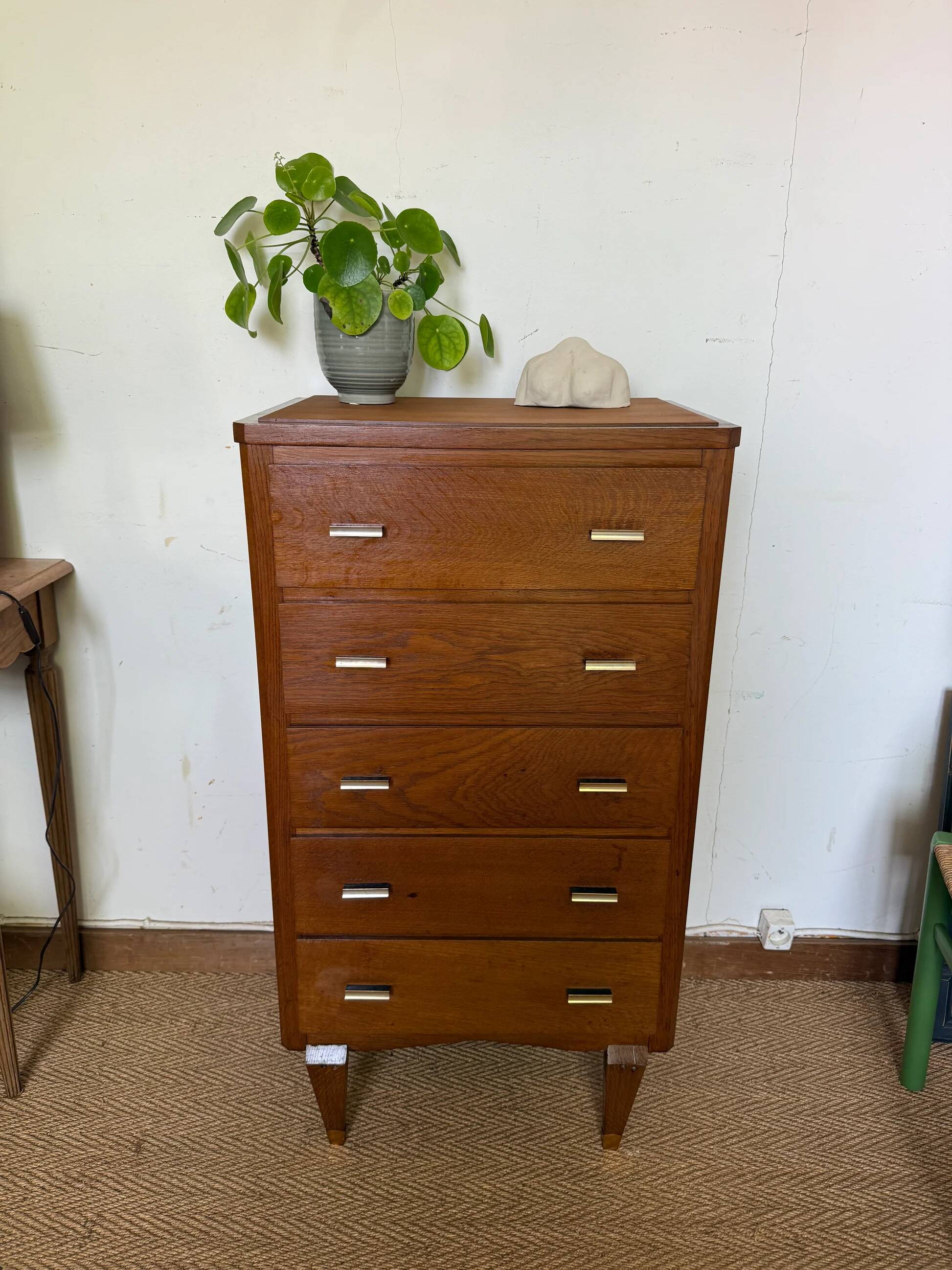 Vintage oak chest of drawers with oak veneer