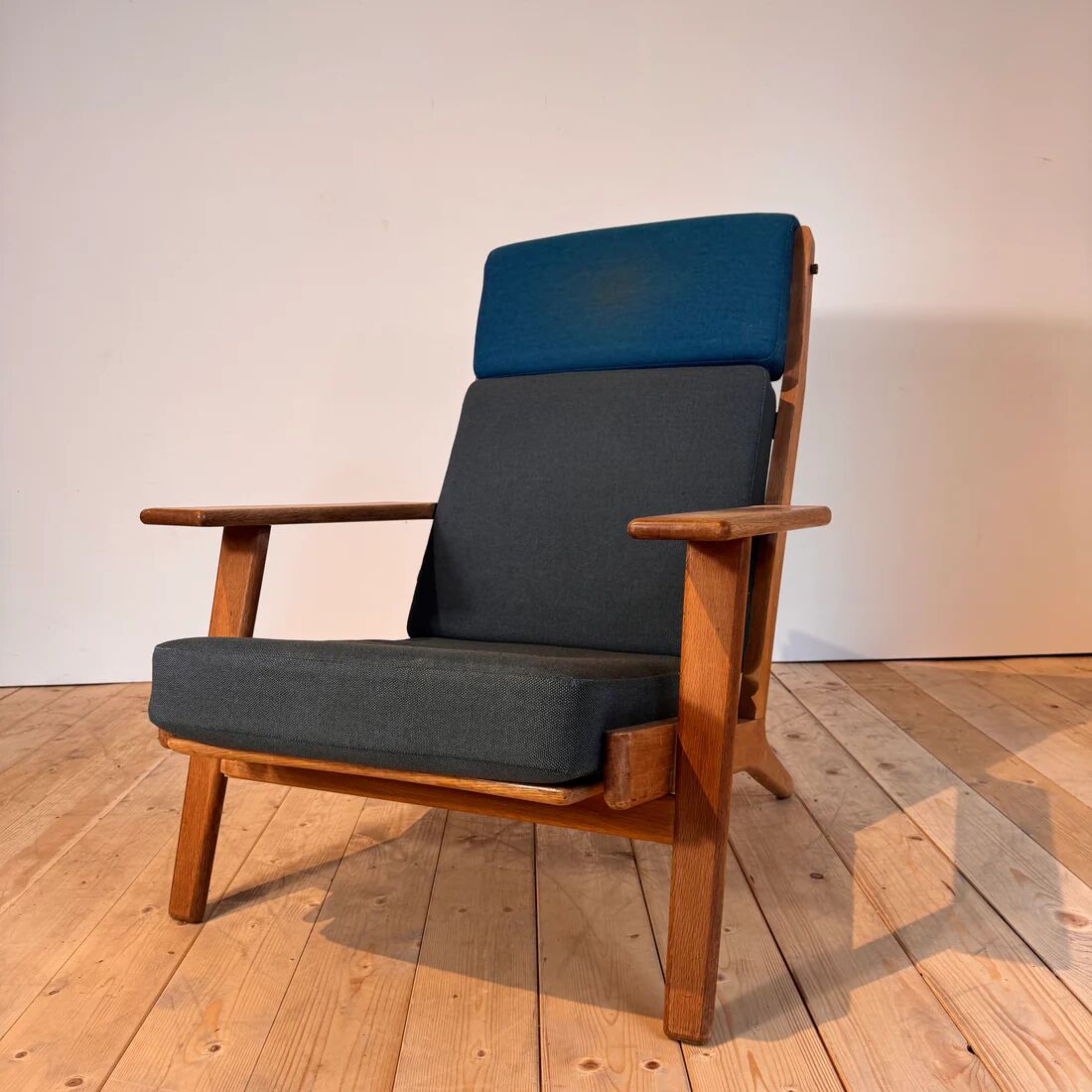GE-375 armchair by Hans Wegner for Getama