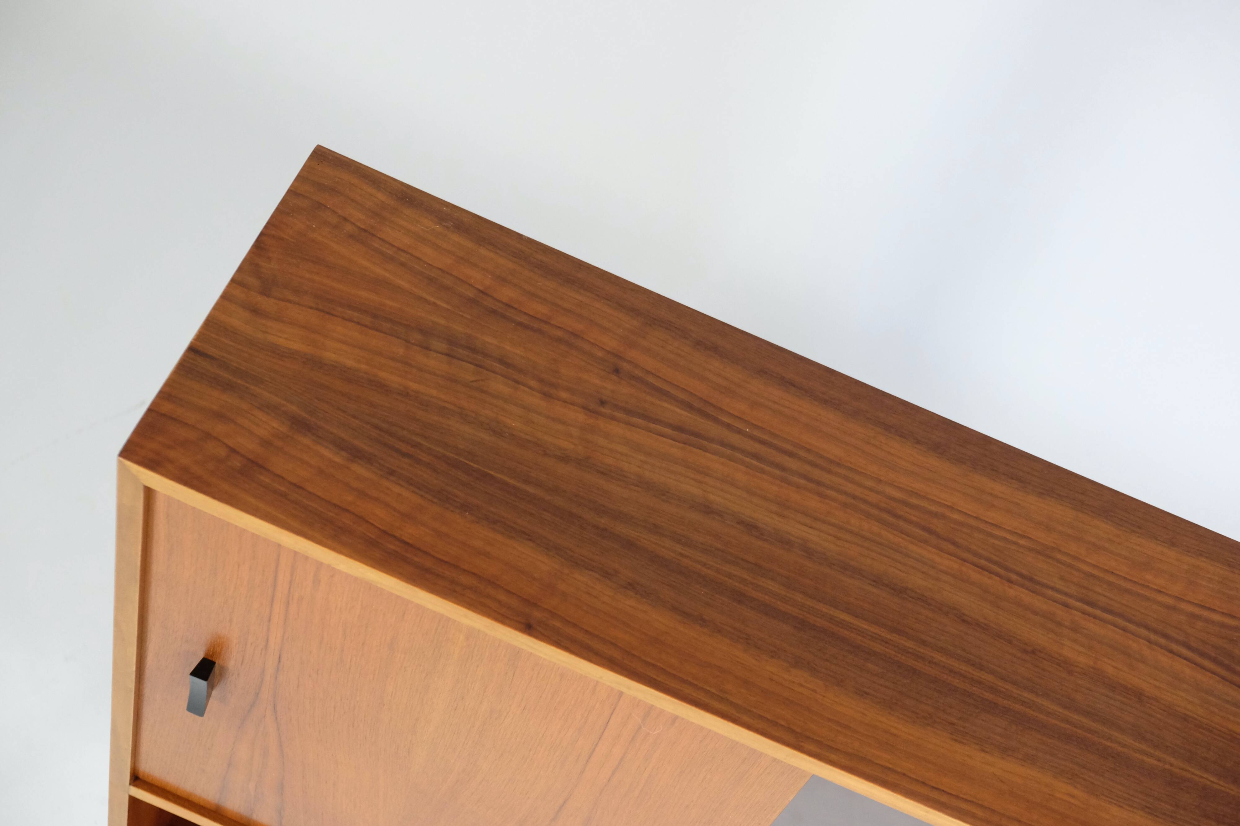 Vintage Nussbaum Vitrinenschrank Highboard Md-Century 1960er