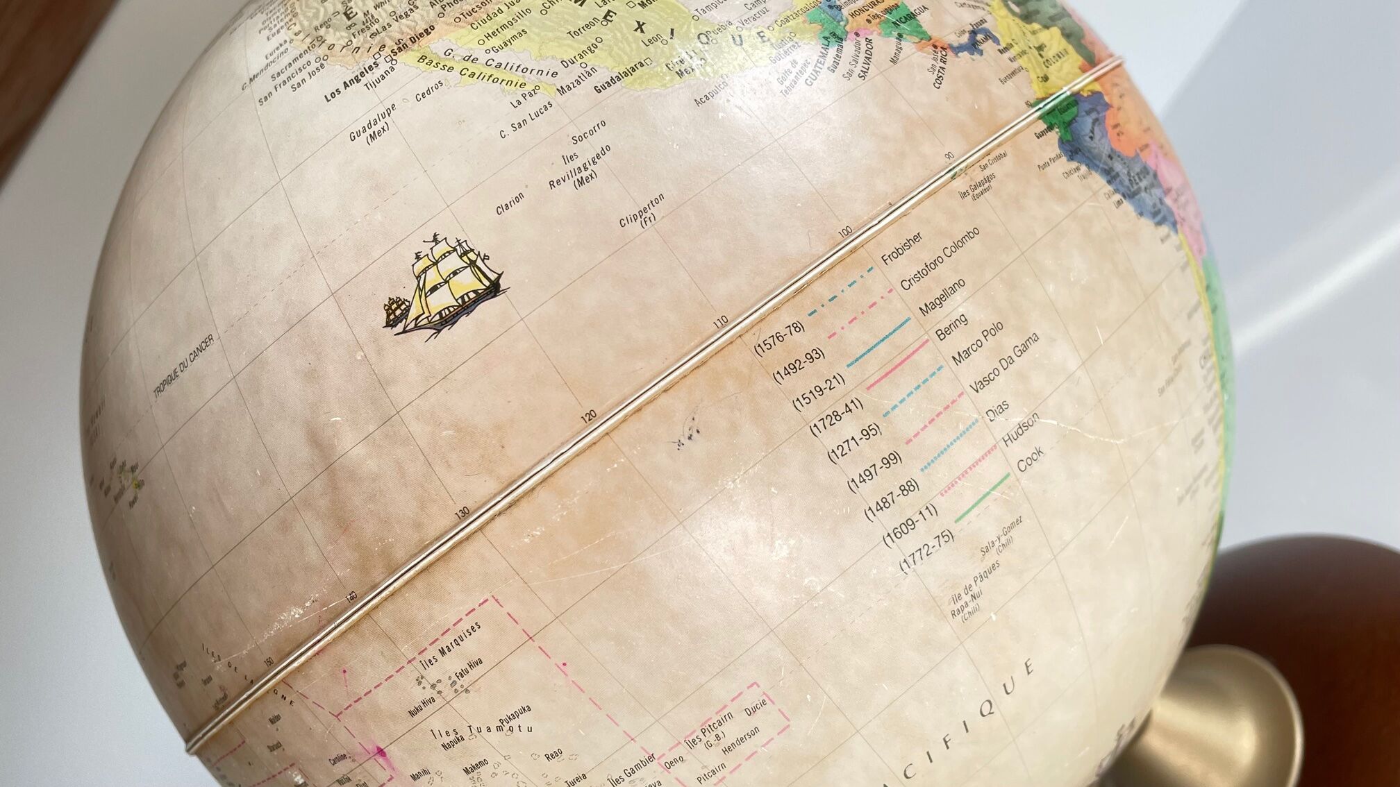 Globe earth luminous italy vintage wood