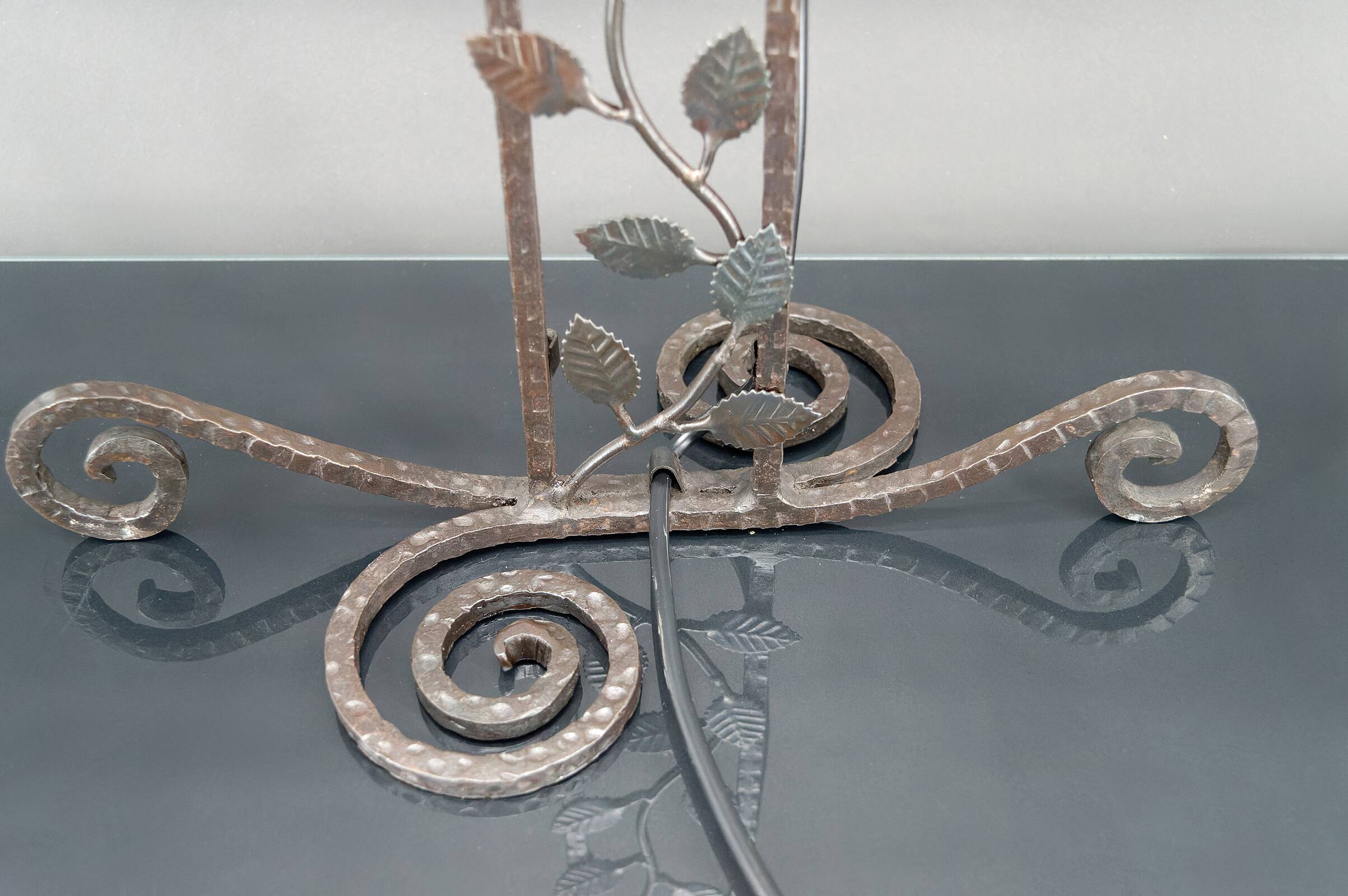 Two-headed wrought iron lamp by Muller, Art Deco, France, Circa 1920