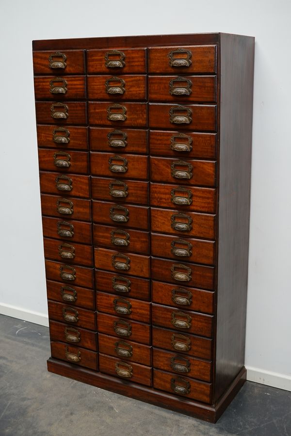 Cabinet d’apothicaire par Chouanard, vers 1900
