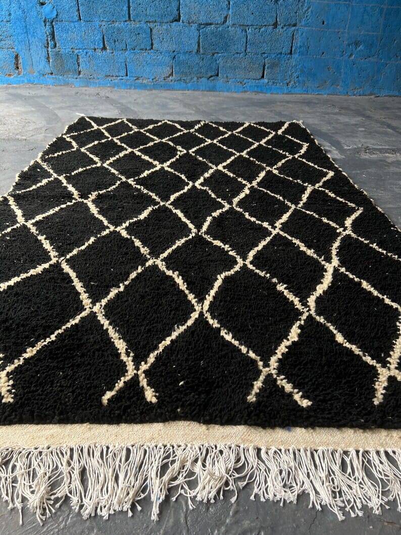 Traditional handmade Berber rug, size 100 x 200 cm