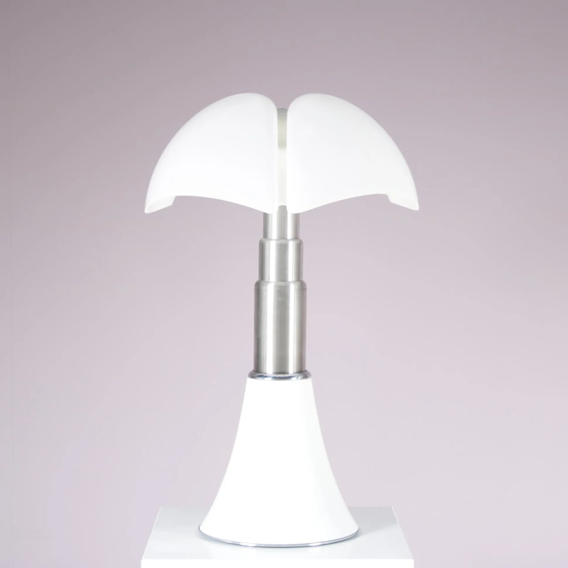 Gae Aulenti “Pipistrello” table lamp for Martinelli Luce, Italy 1970