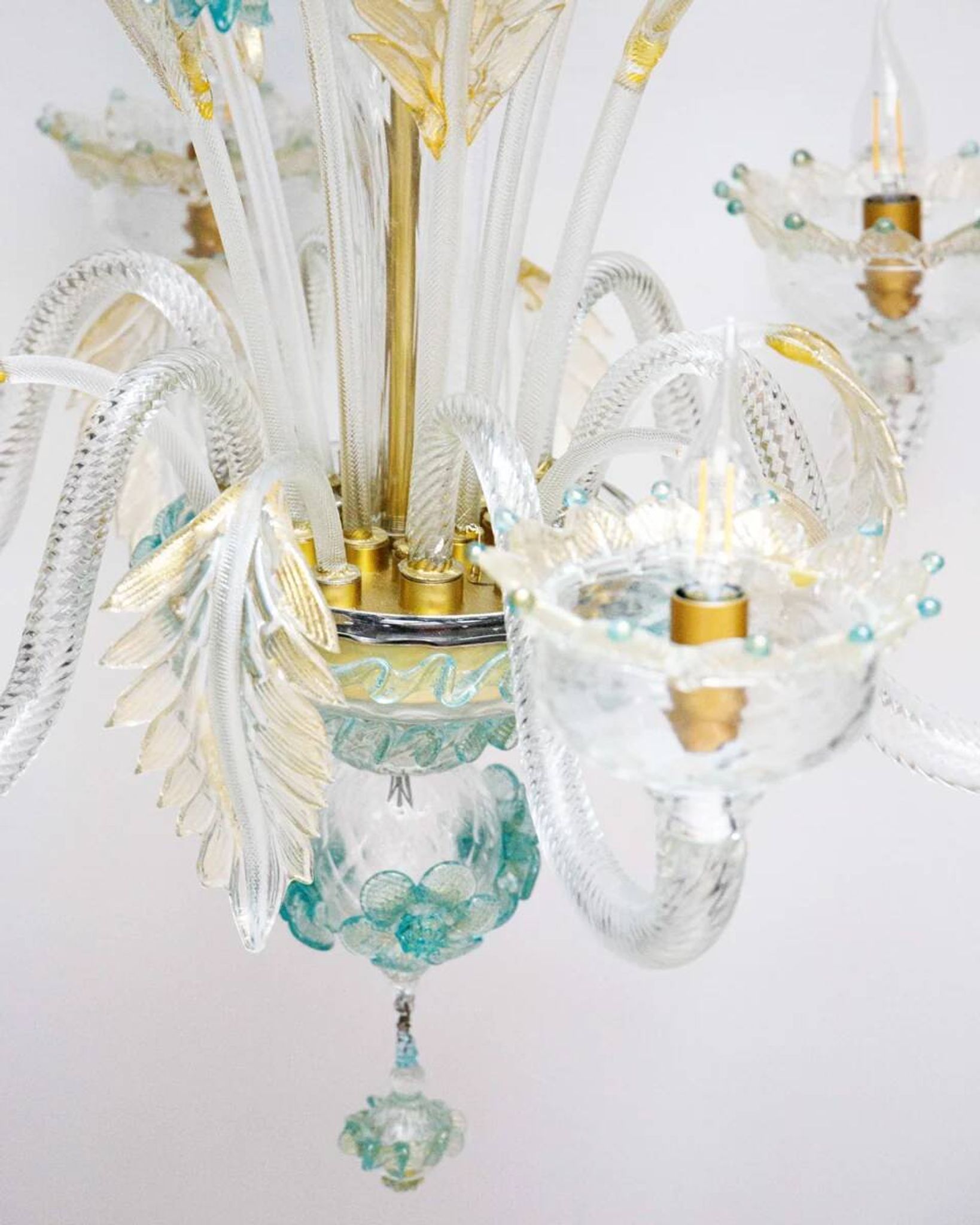 Venetian chandelier in Murano glass with 6 lights, white and blue.