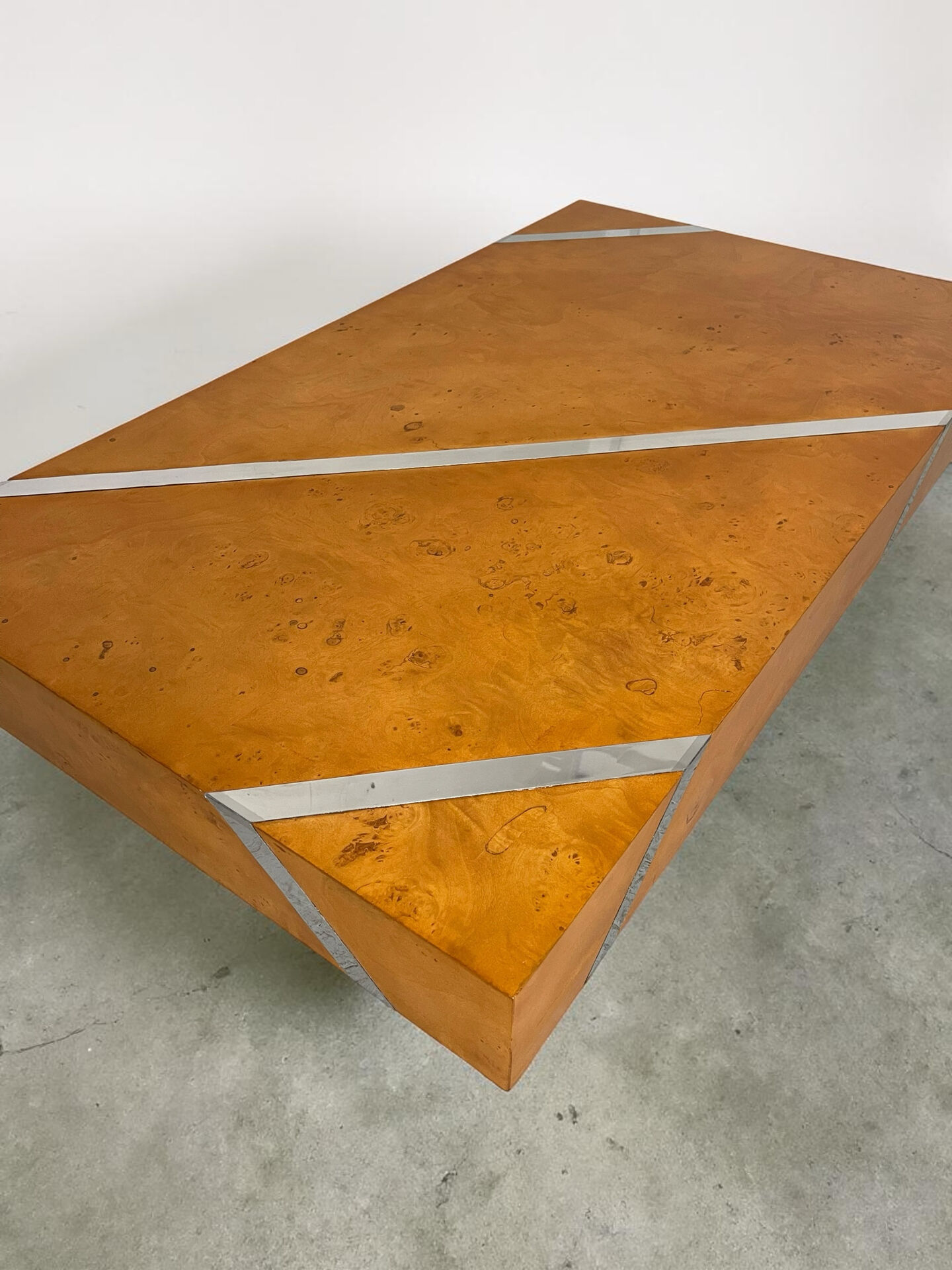 Table basse en loupe D’orme 1970