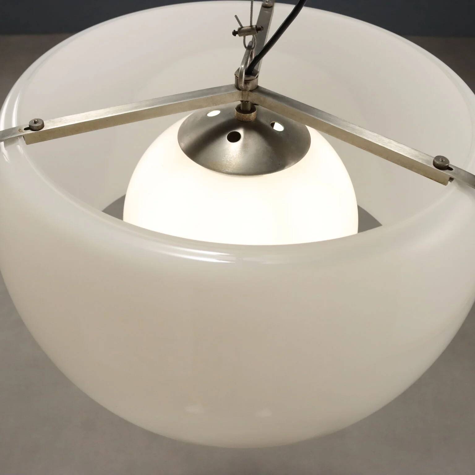 Suspension Artemide Clinio vintage en métal et verre design 1960s
