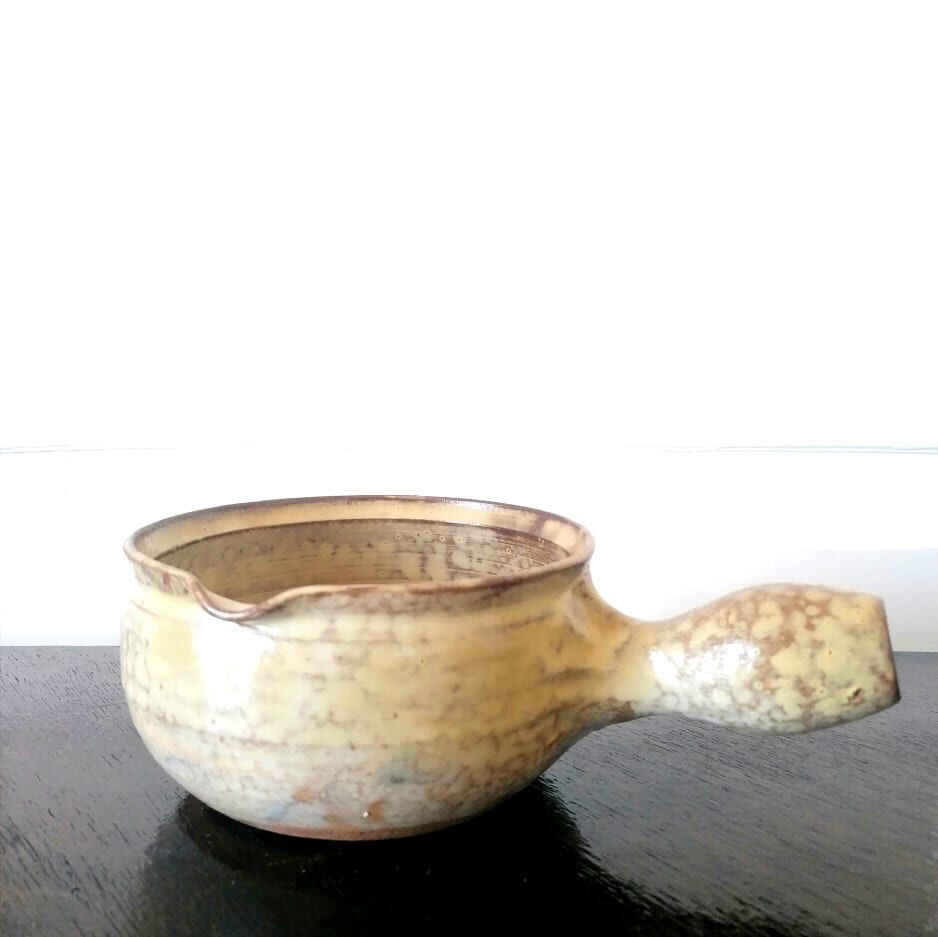 Beige glazed terracotta caquelon