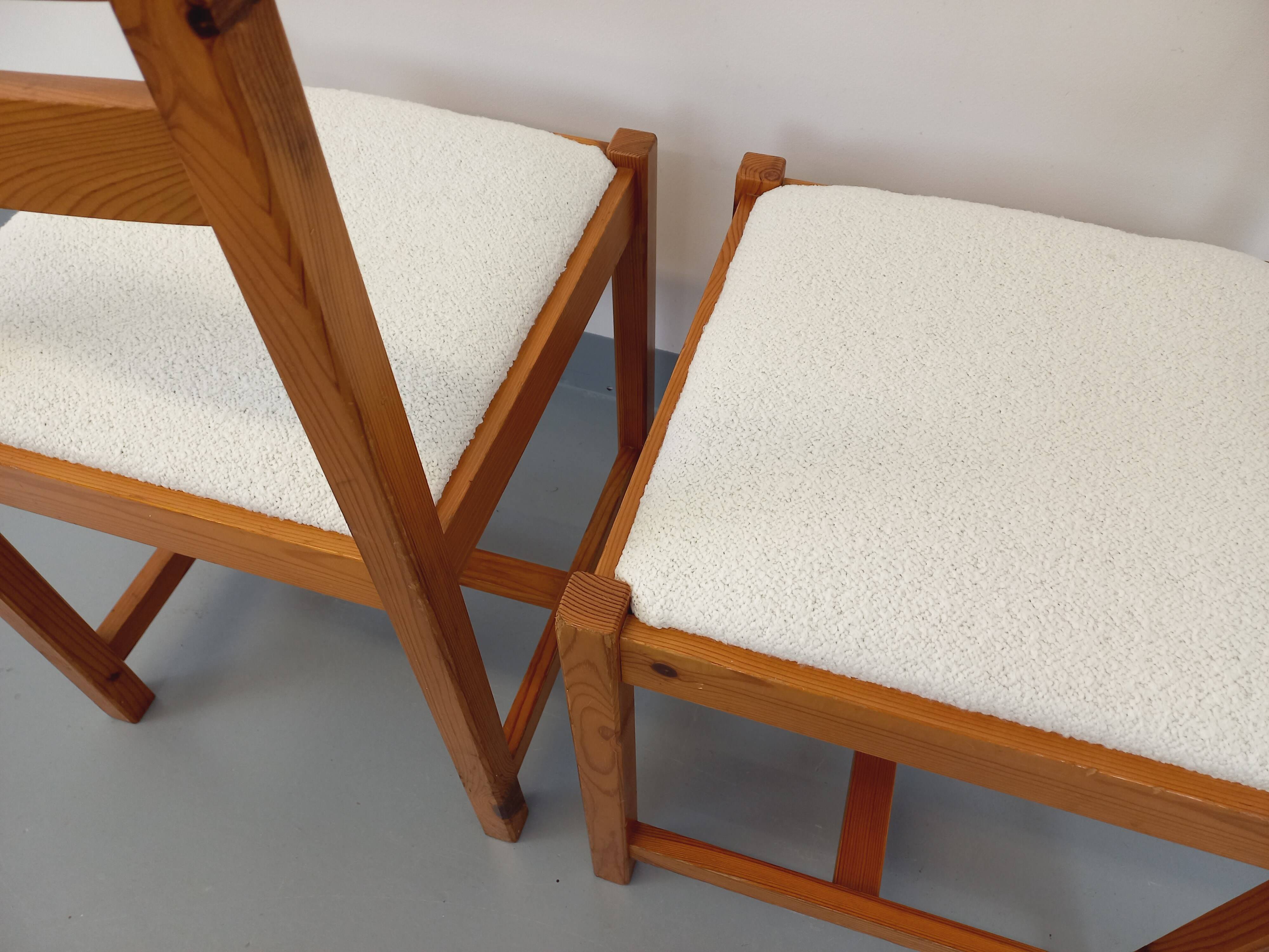Pair of vintage chairs in pine and white terry fabric from the 70s