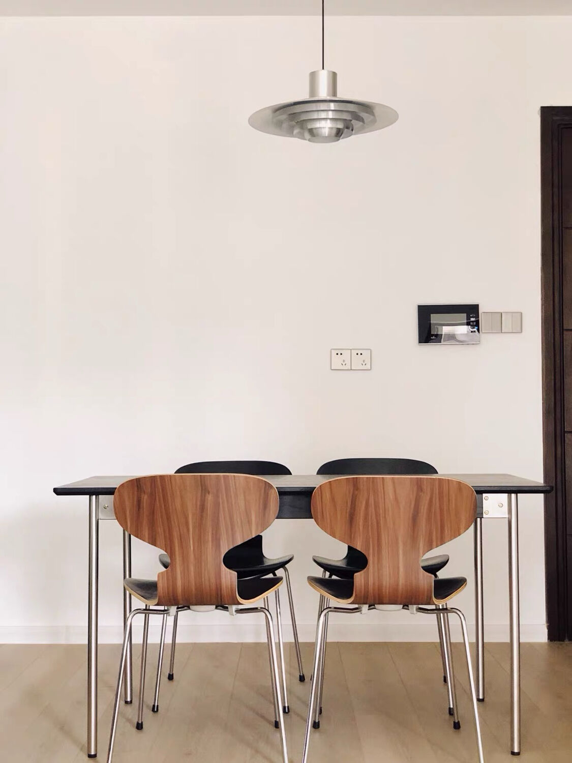Sculptural Chair "Butterfly Wings" – Walnut & Polished Brass