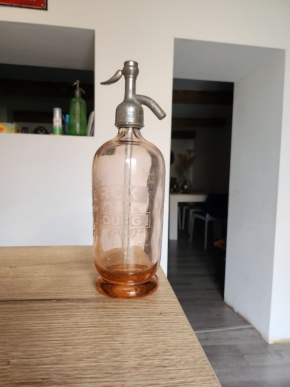 Siphon bottle water from Selz