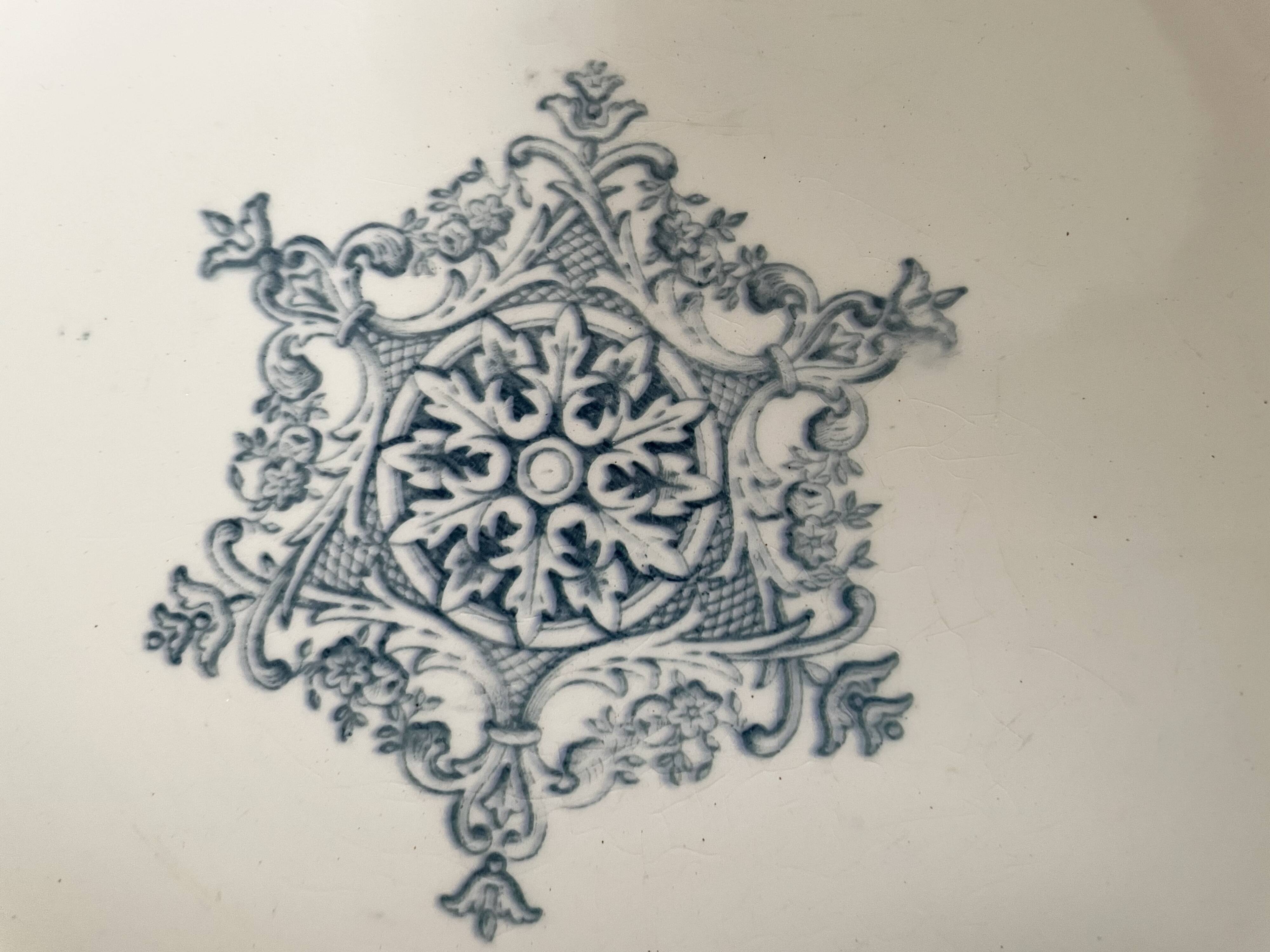 Iron earth fruit bowl, garland model