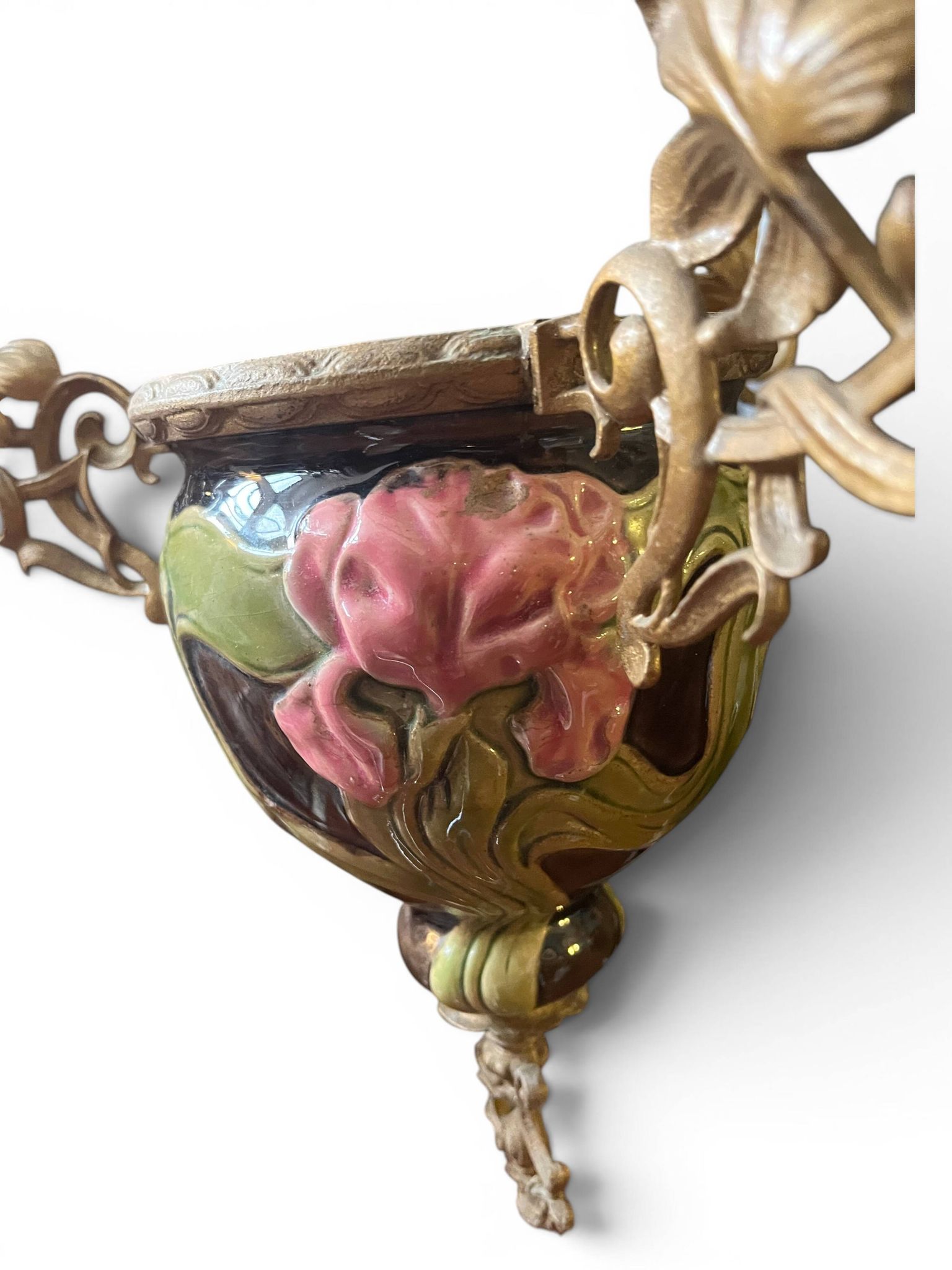 Art Nouveau suspension, rising and falling, in slipware, around 1900.