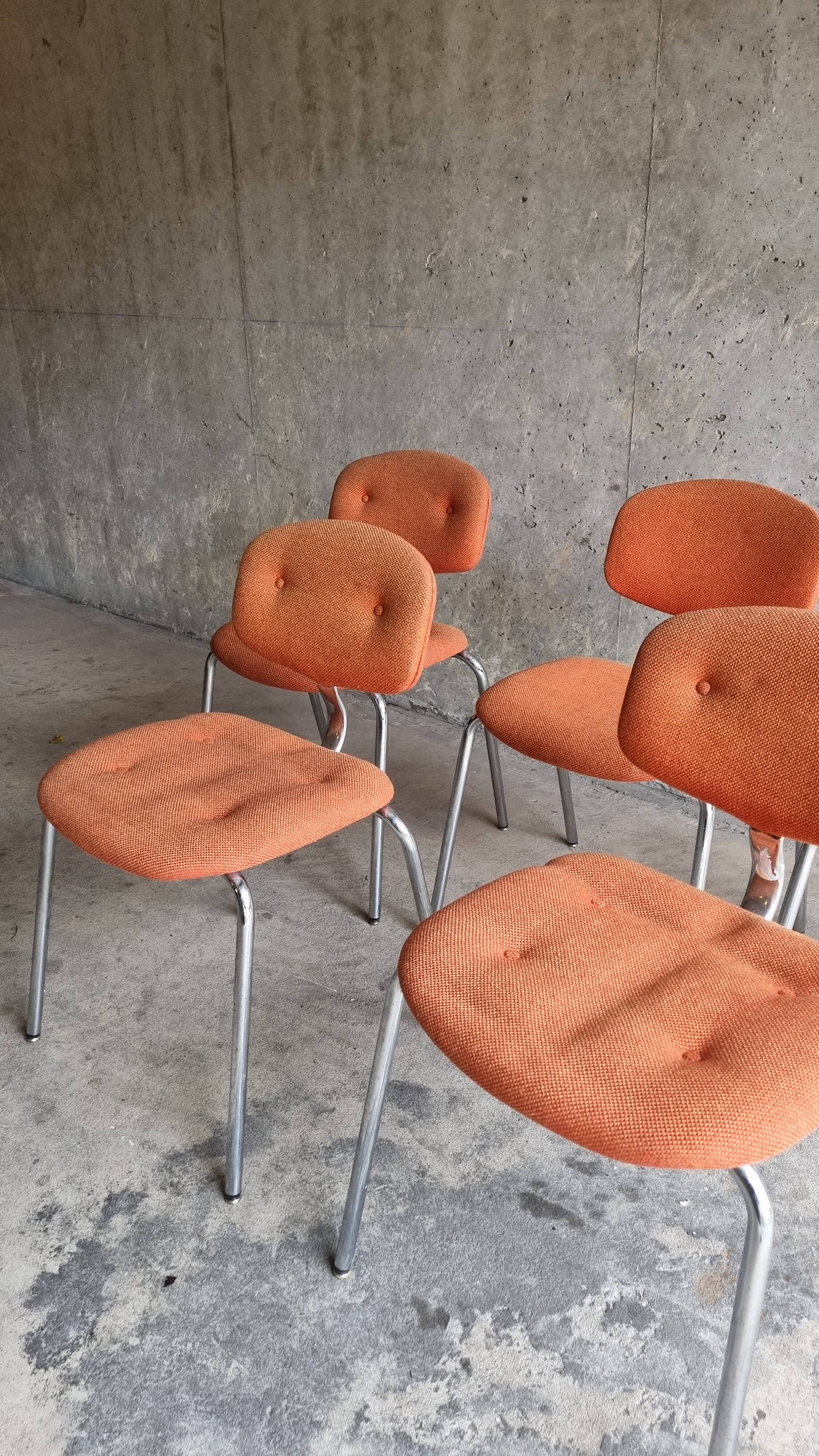 Set of 5 steelcase strafor chairs