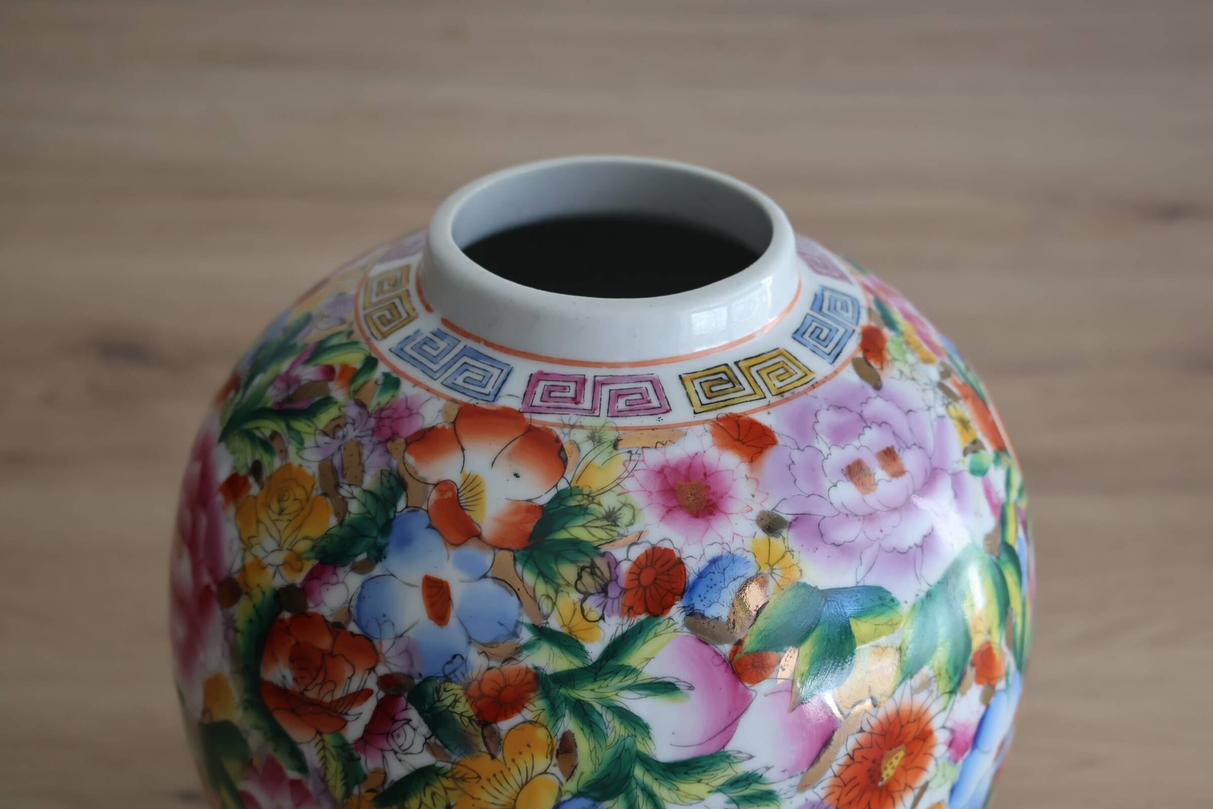 Large Chinese ginger jar with multi-colored porcelain lid