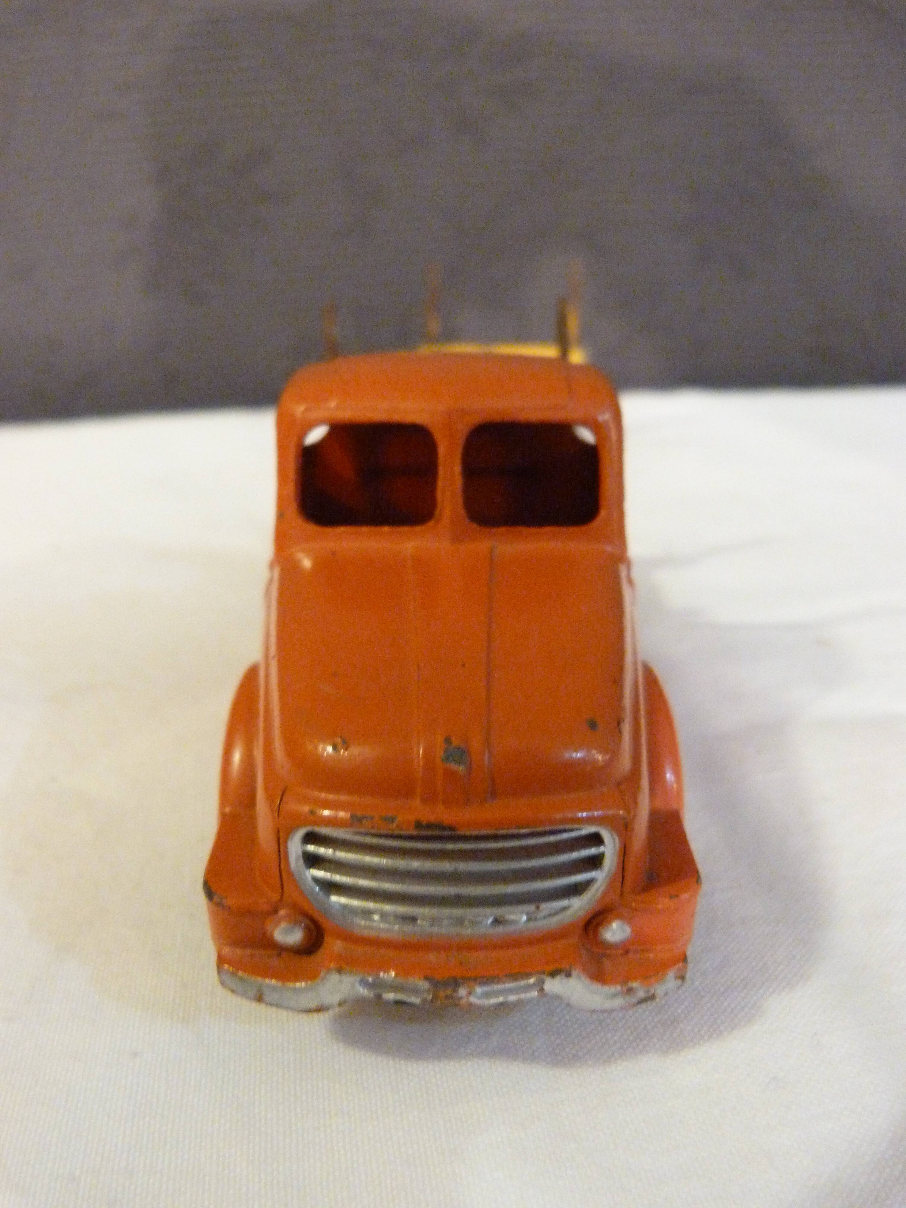 Wood semi trailer carrier