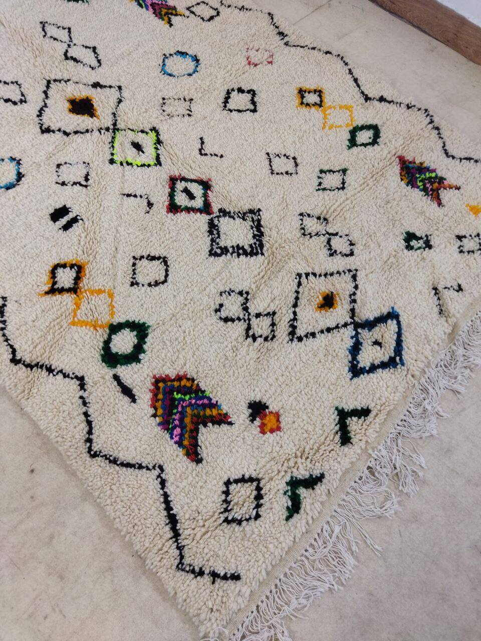 Handmade moroccan berber rug 250 x 153 cm