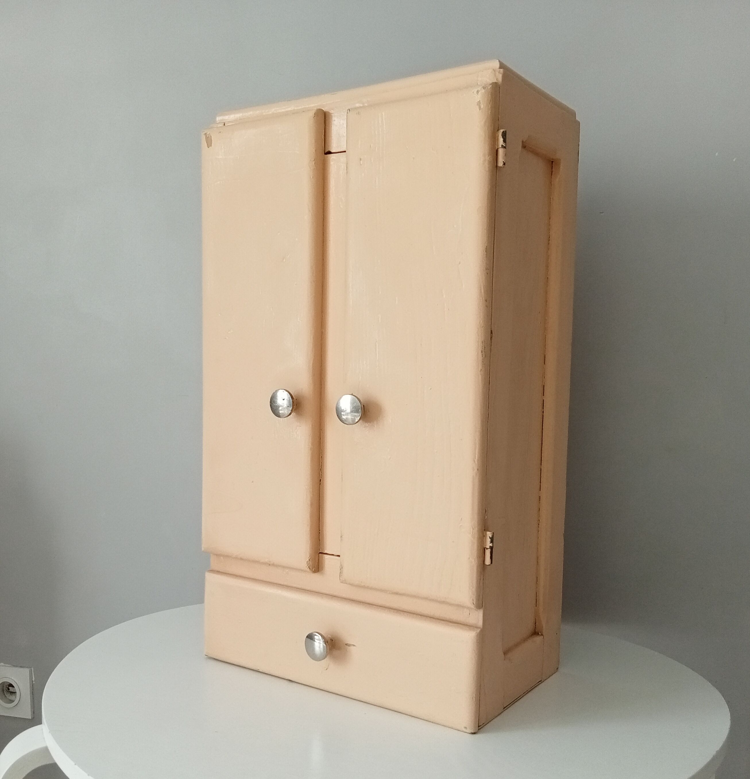 Medicine cabinet 50s