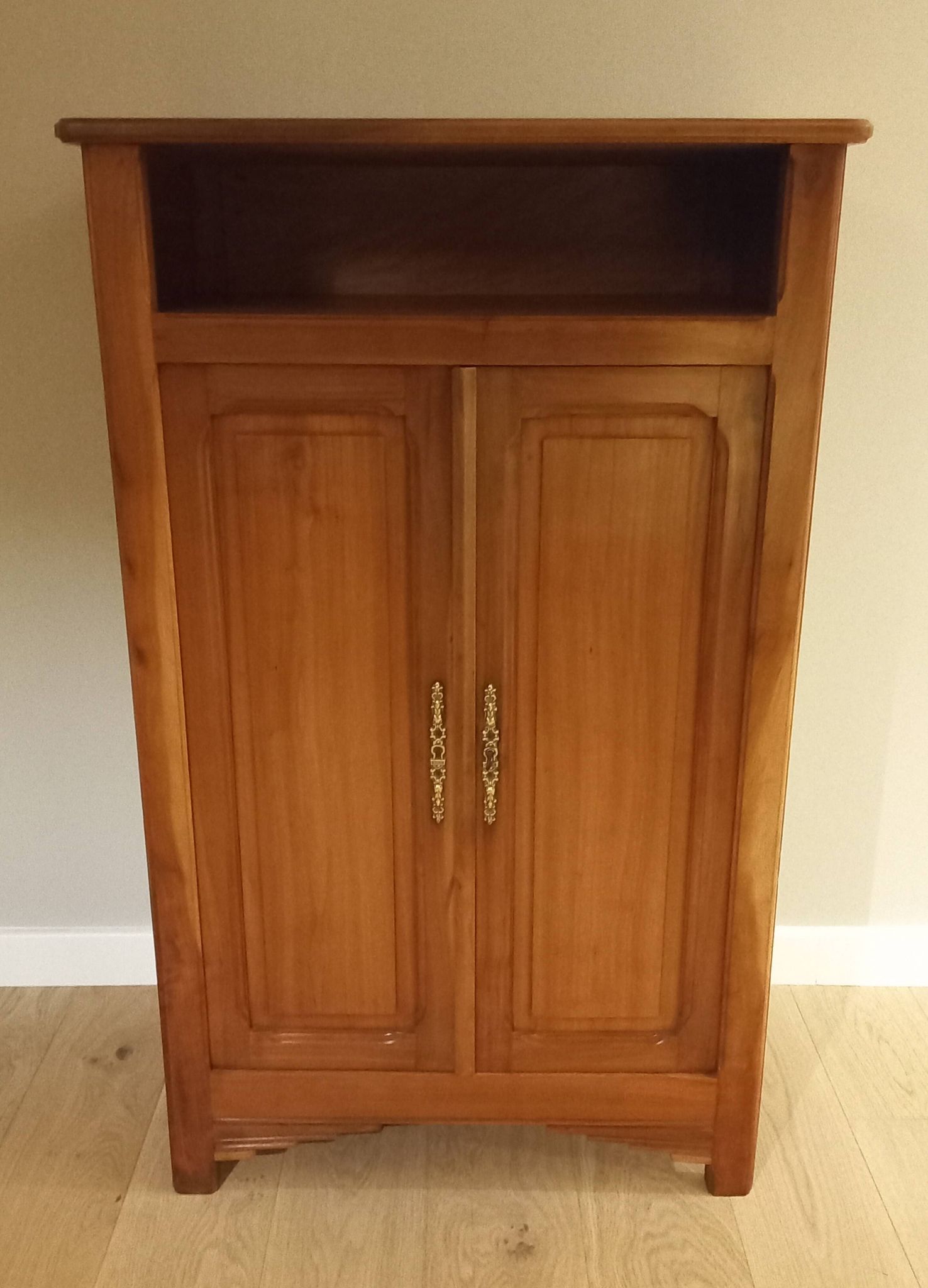 Small table or sideboard in solid cherry wood.