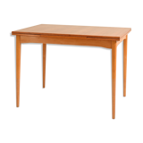 Extendable teak table
