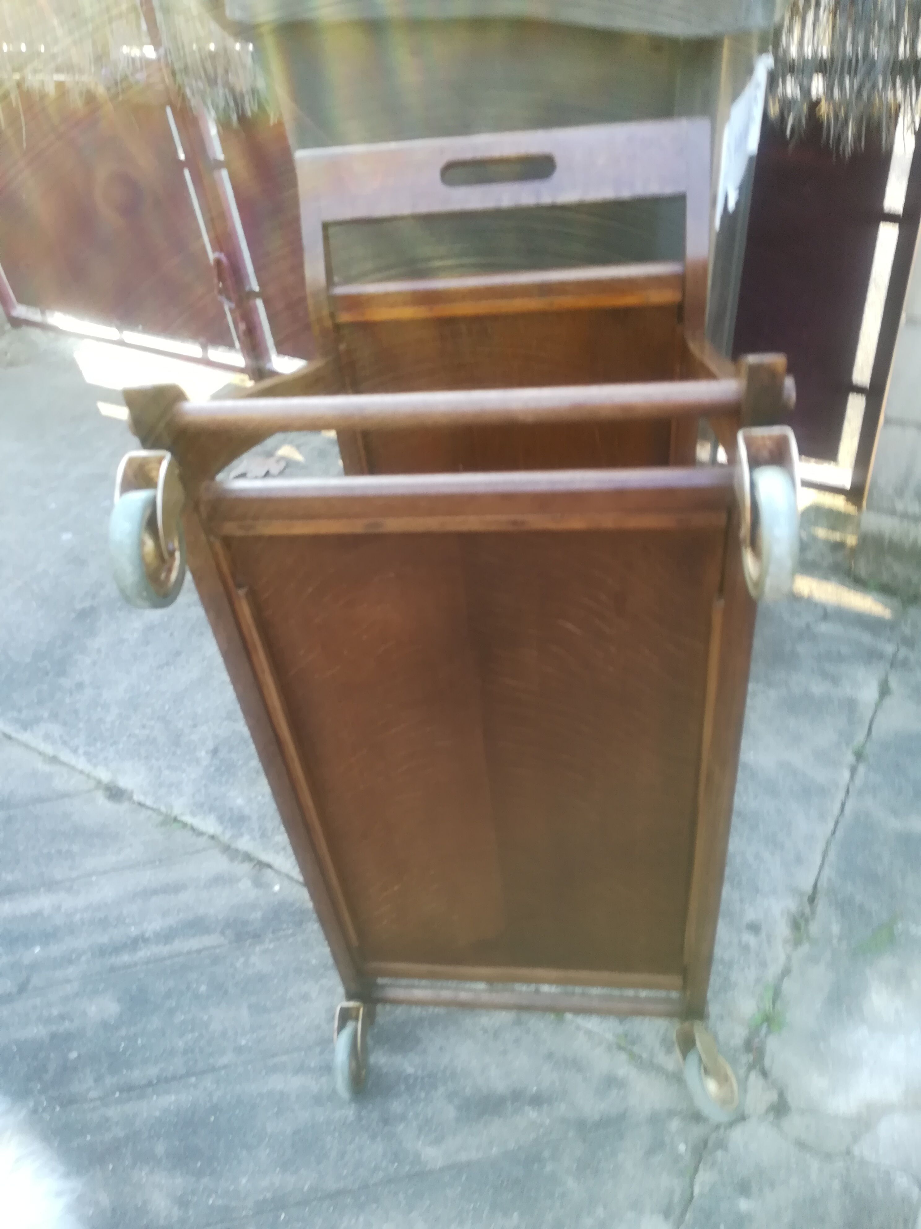 Serving table