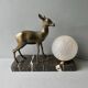 Lampe Art Deco avec une biche et son globe en verre d'origine