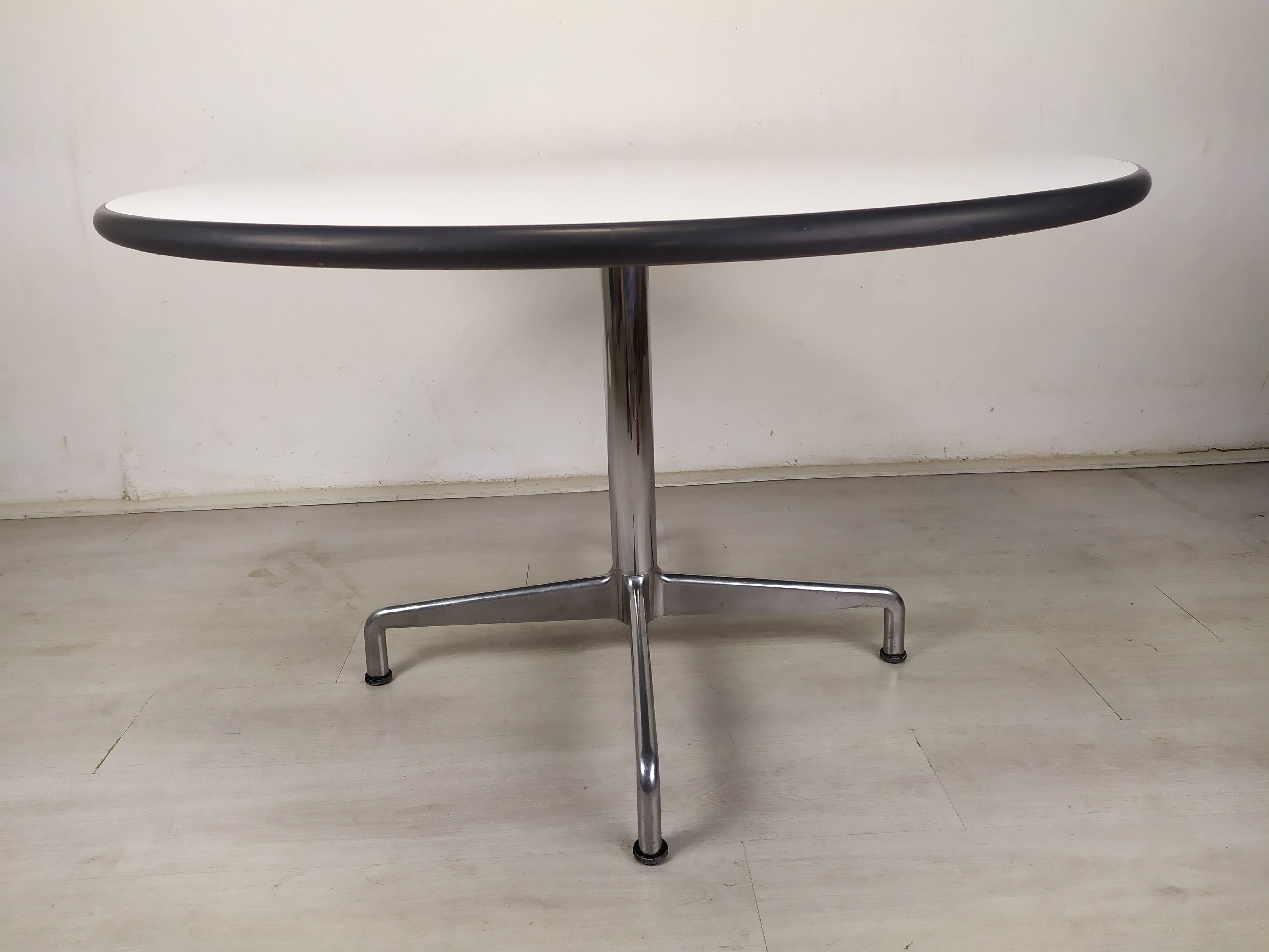 Round table Giancarlo Piretti