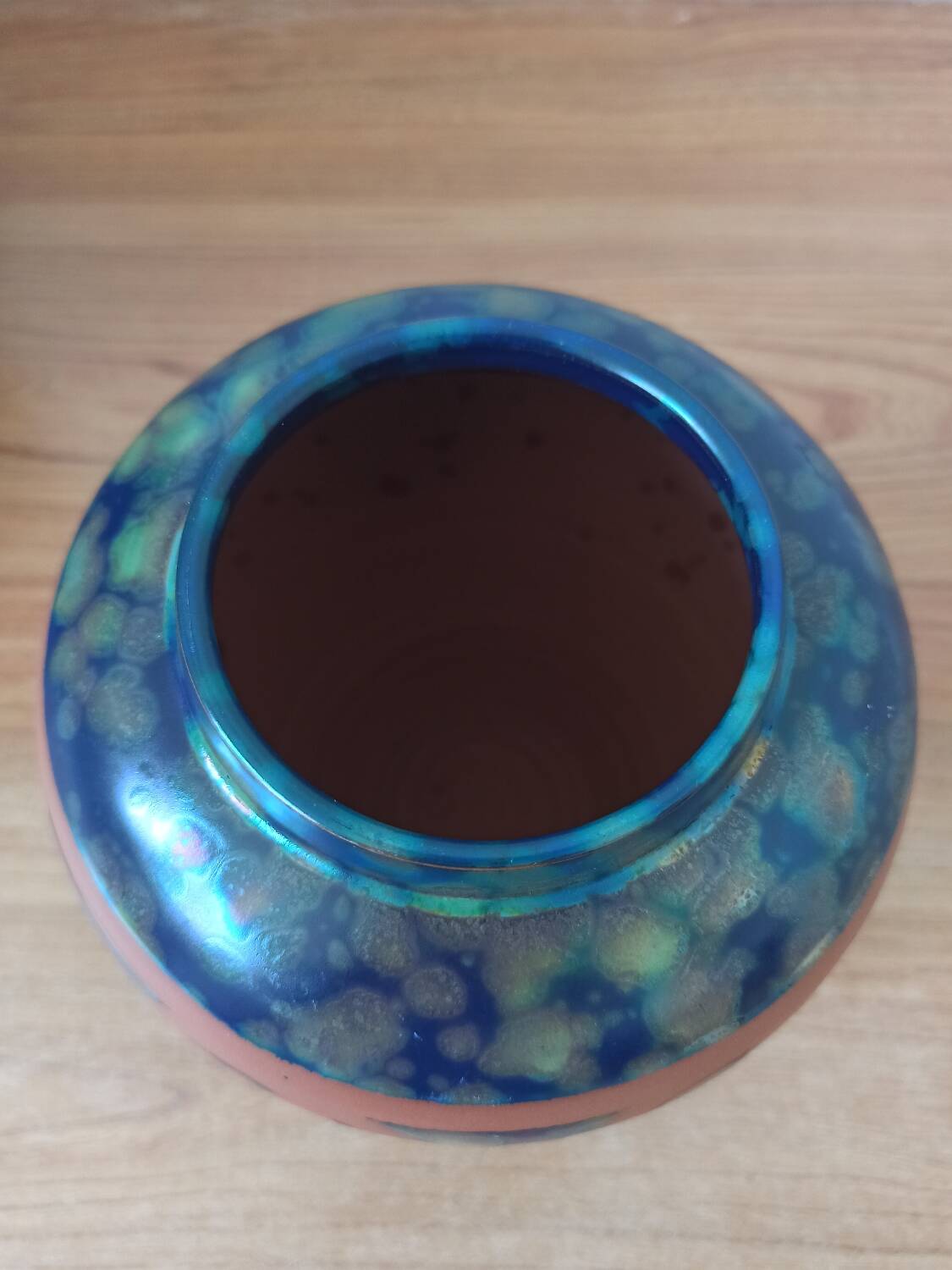 Hand-turned stoneware vase – Iridescent glaze