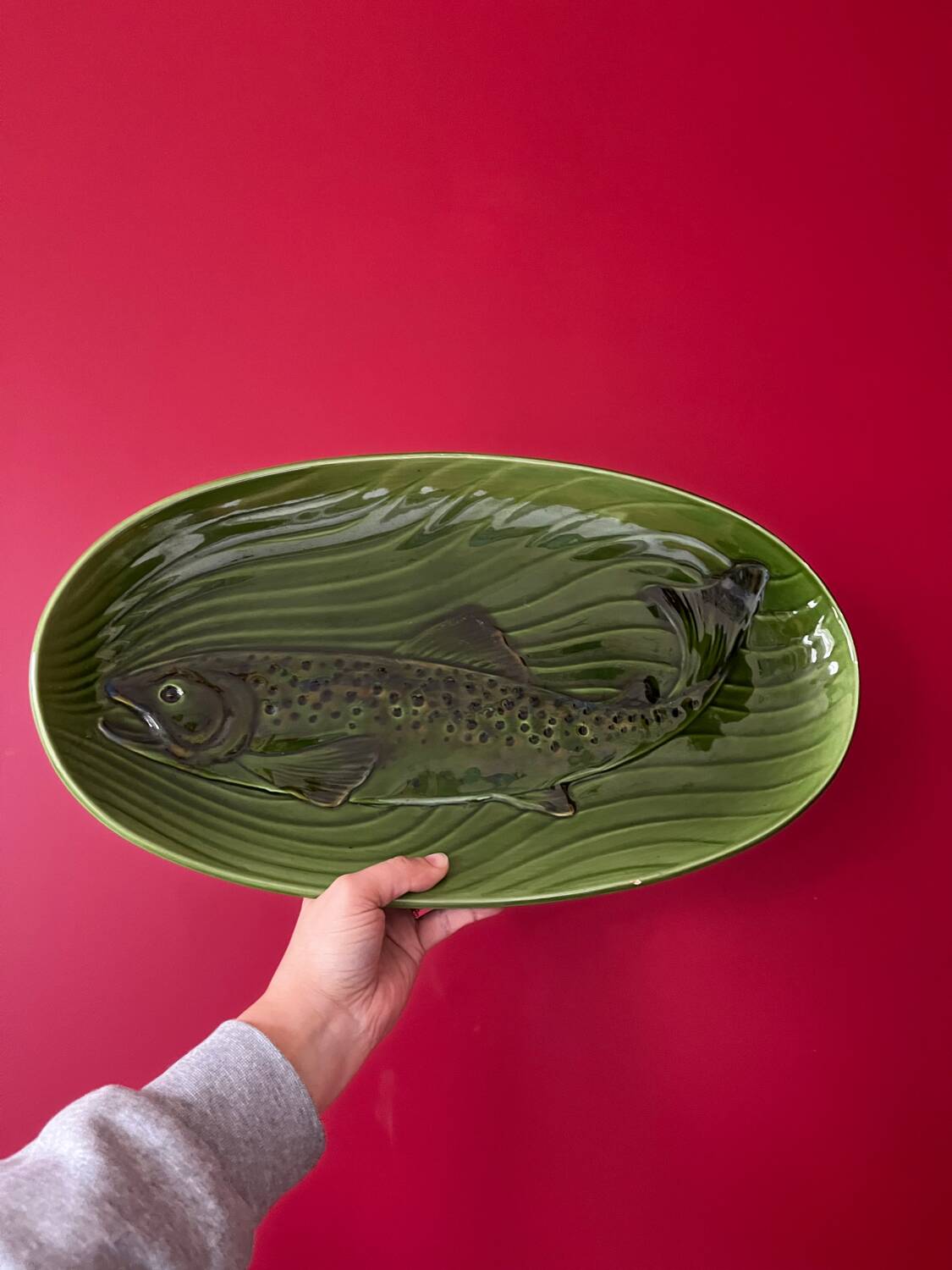 Oval fish dish