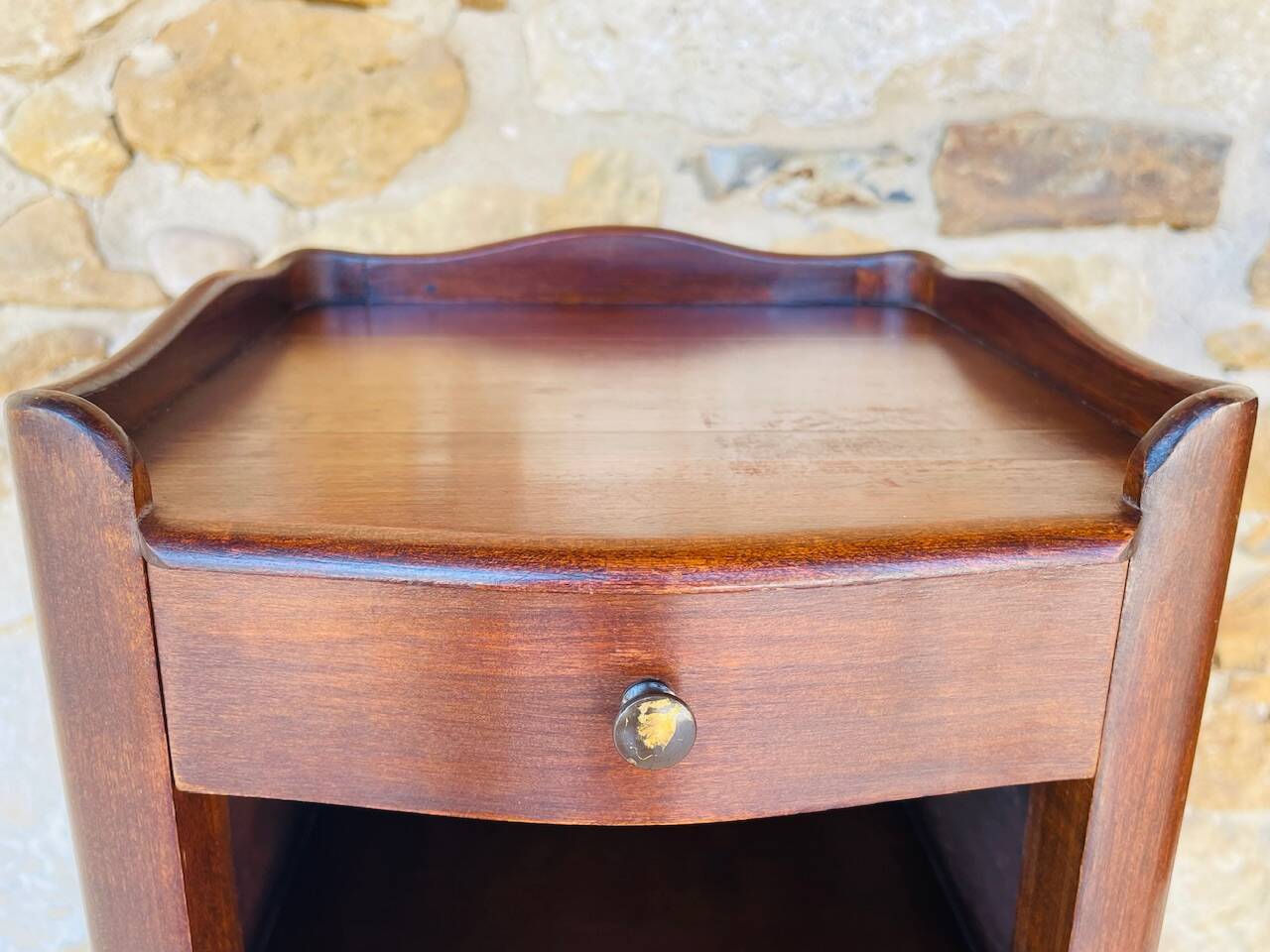 Paire de chevets style Louis XV en noyer