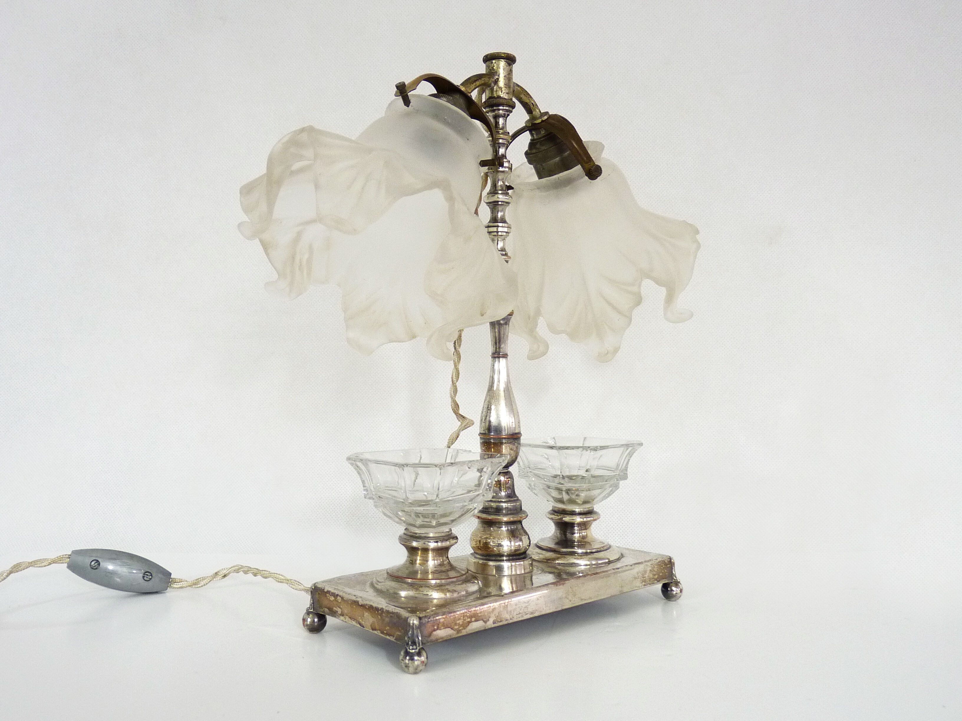Art Deco ink lamp in silver metal and glass paste tulip. Anne 30