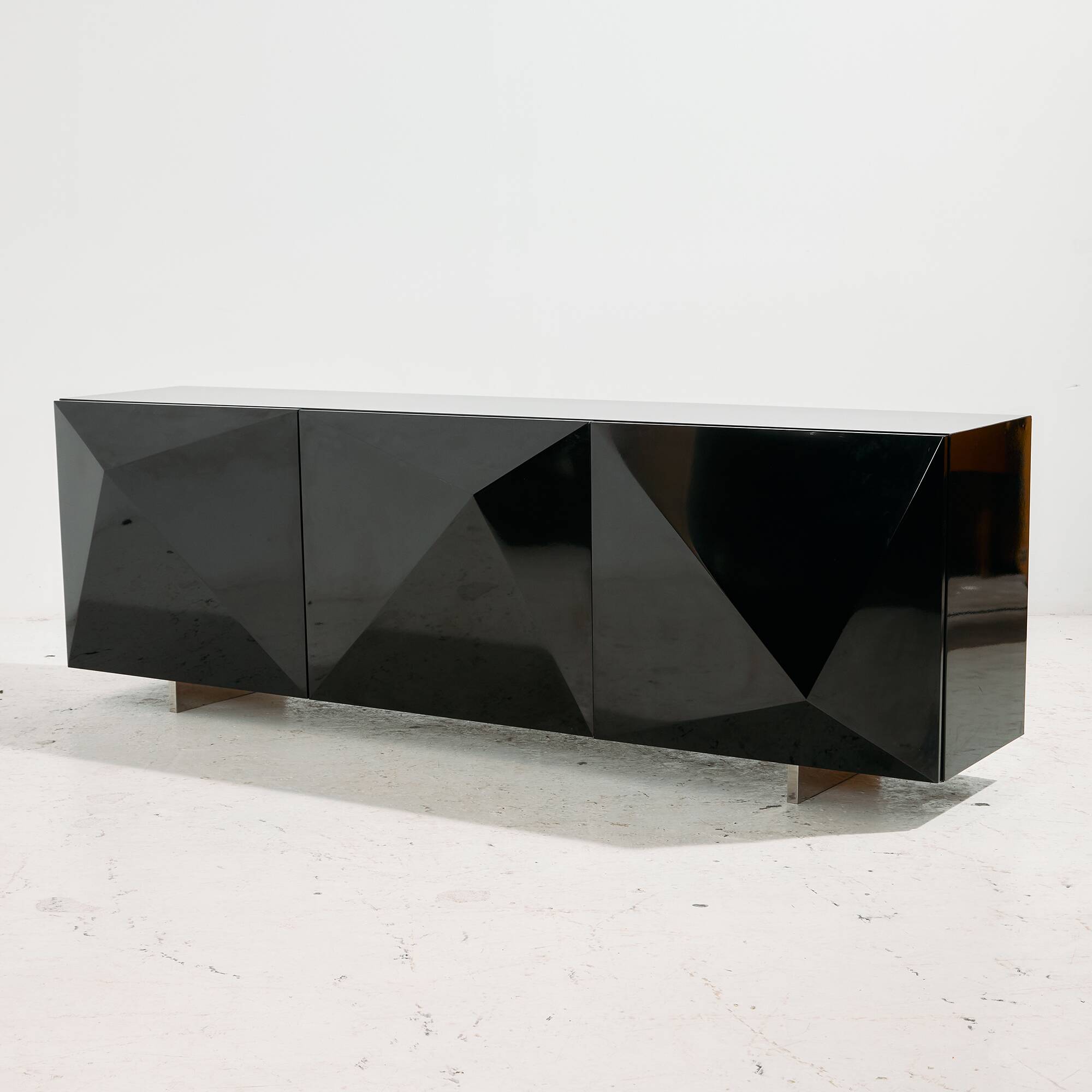 MK10909 High-gloss sideboard