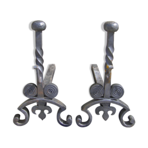Paire de chenets en fer forgé