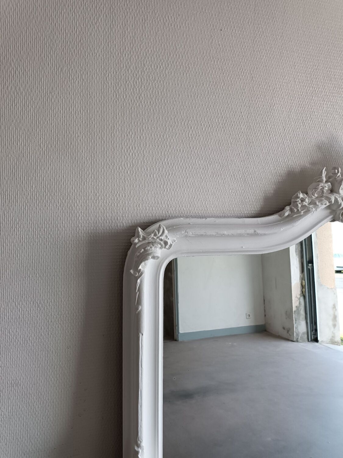 Antique mirror with pediment 158x118 cm