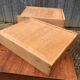 Table en bois de peuplier à 2 tiroirs de face d’époque reconstruction.