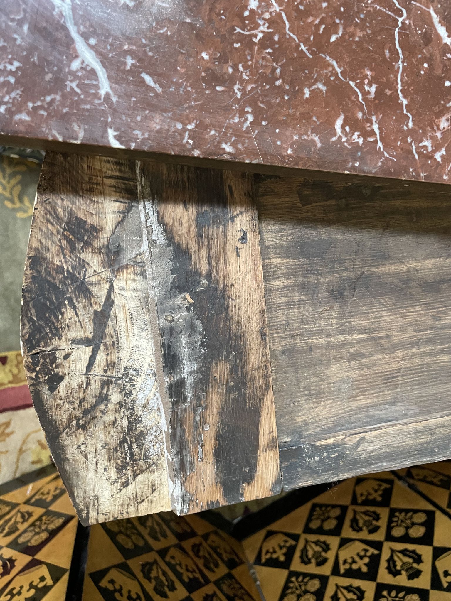 Raw dresser Louis XV style