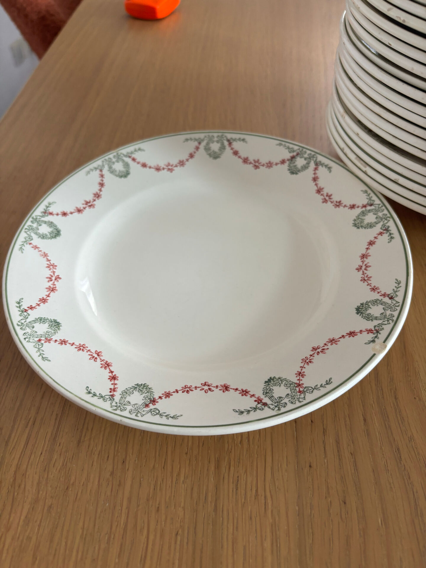 Longwy service – Louis XVI style – 19 deep plates + 1 serving dish