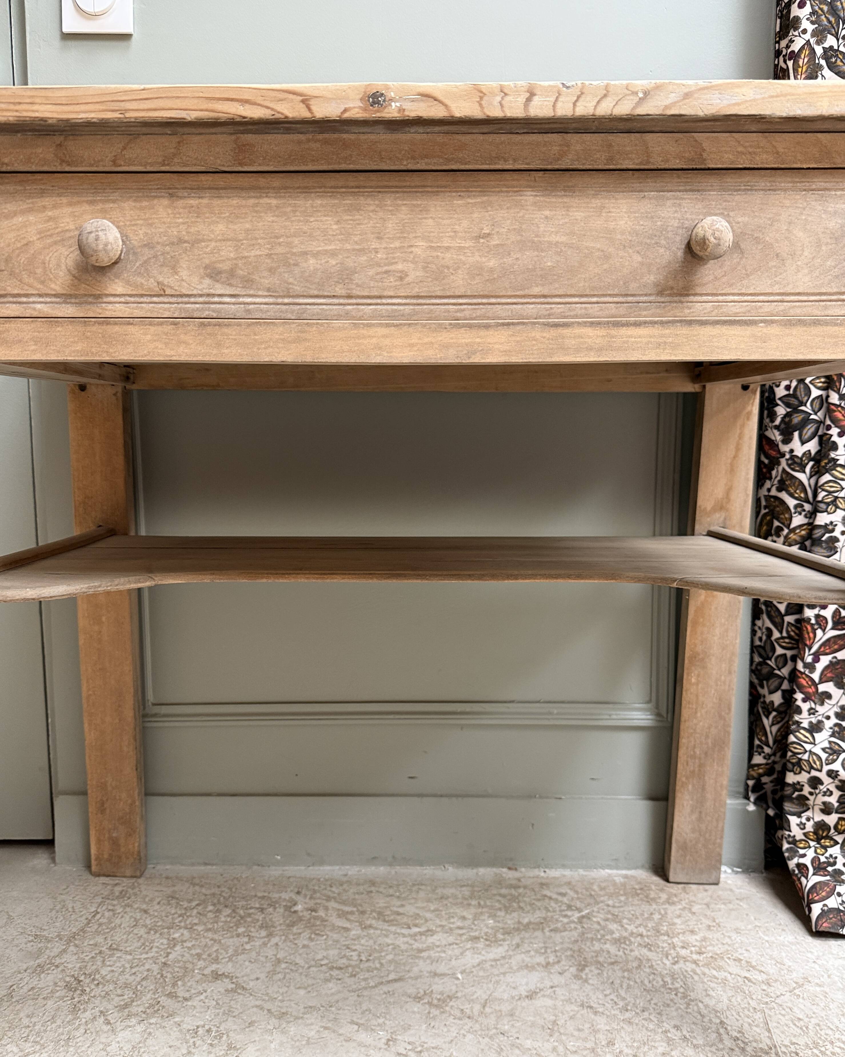 Petite console ancienne de ferme (restaurée)