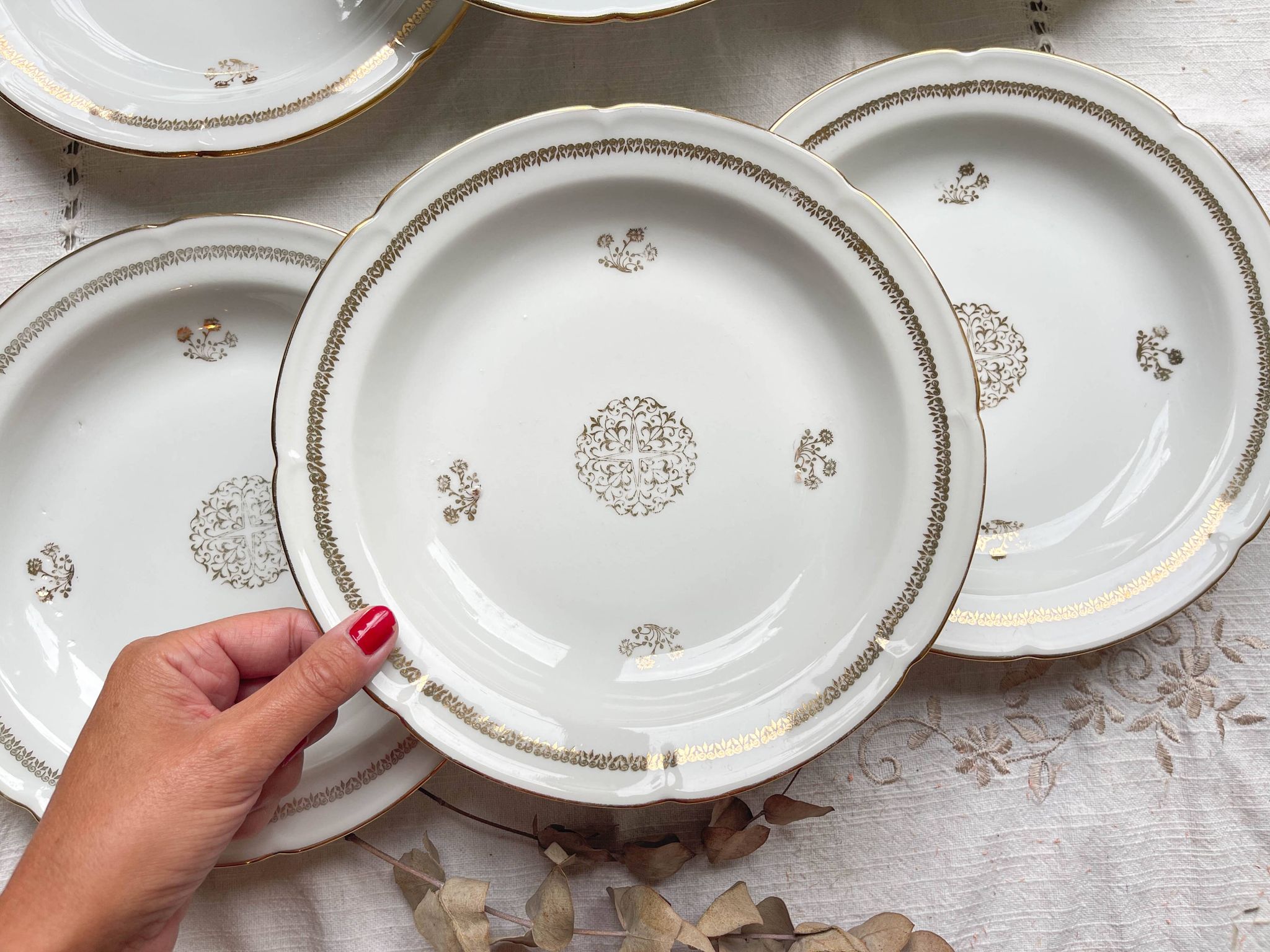 6 Assiettes creuses porcelaine vintage Française motif rosace dorées