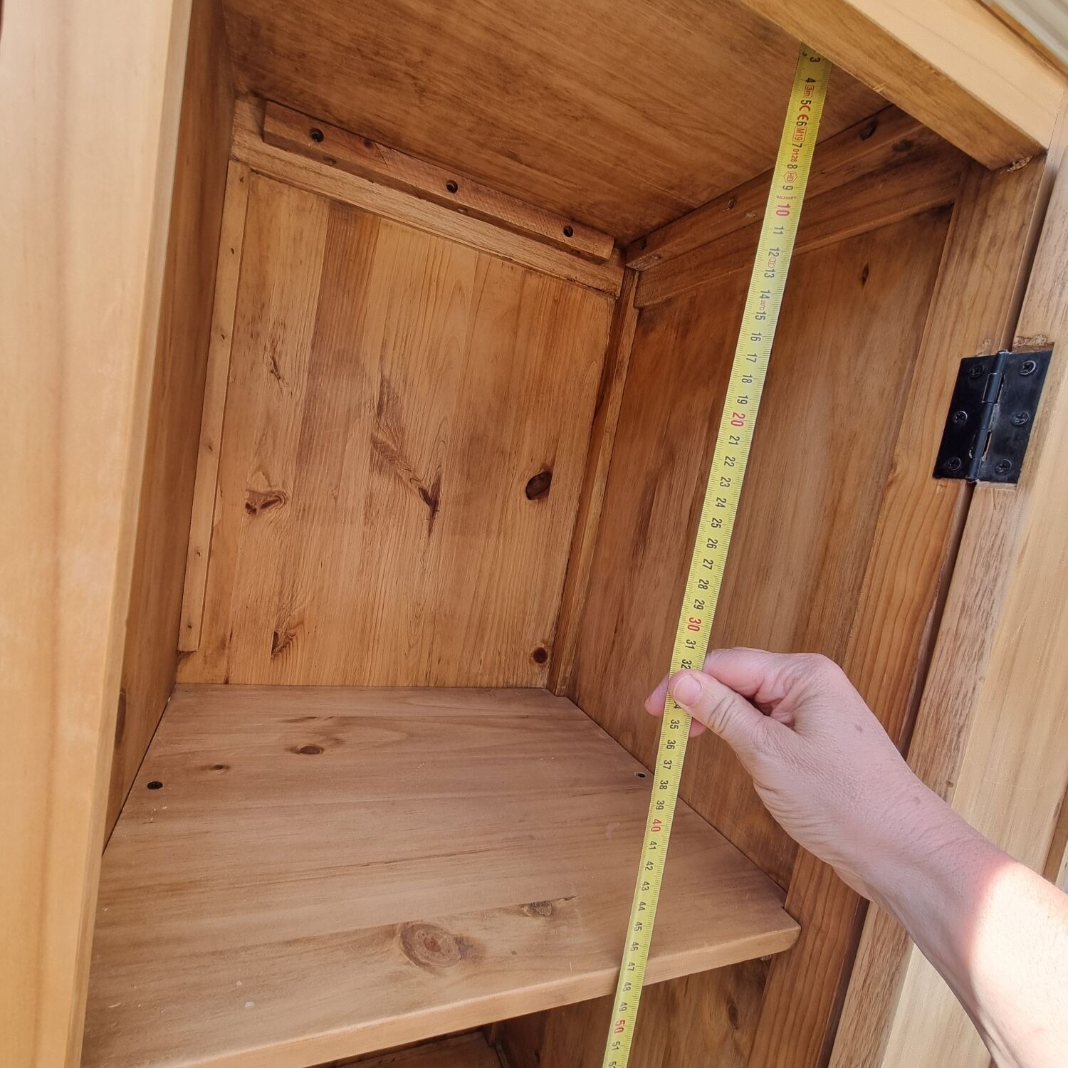 Grain merchant-style furniture with 6 drawers and a cupboard.