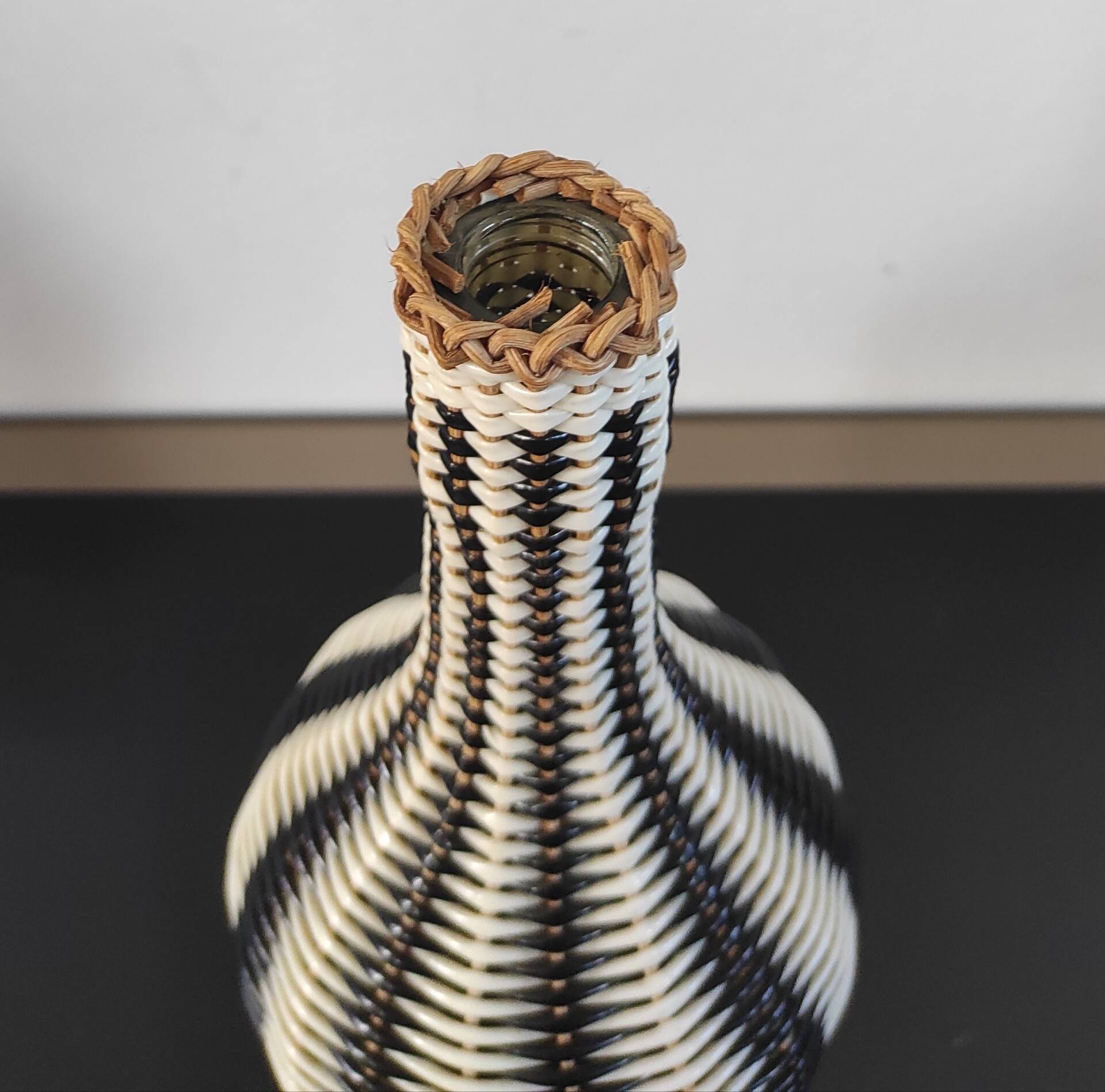 Vintage bottle in two-tone woven scoubidou.