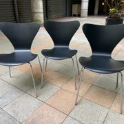 Set de 3 chaises modèle "3107" dites "série 7" d'Arne Jacobsen